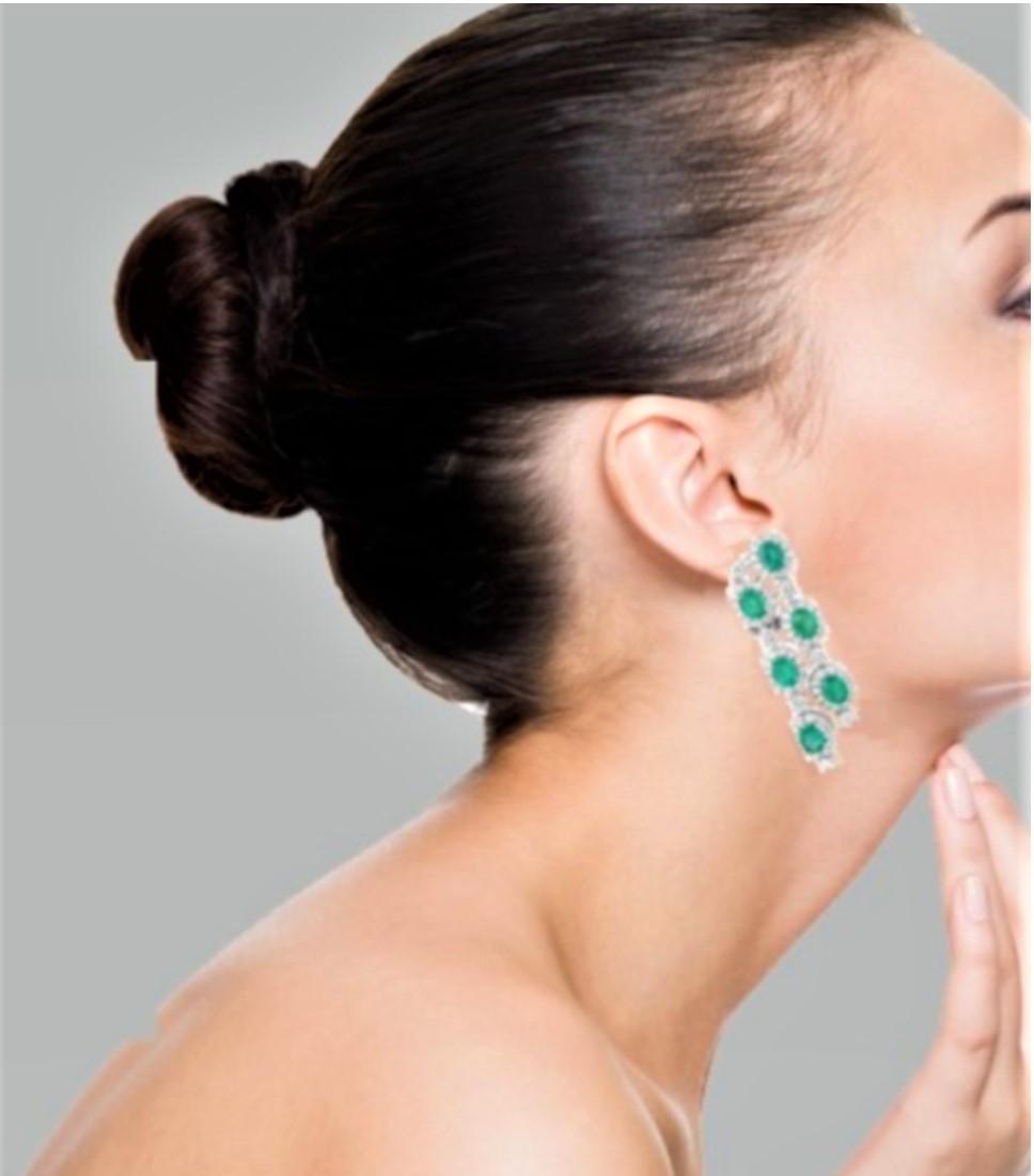 Women's NWT 18 Karat Gold Glittering Fancy Green Emerald Diamond Dangle Earrings For Sale