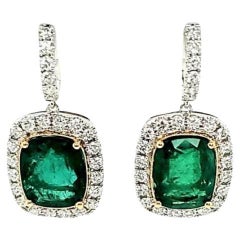 Ohrhänger aus 18 Karat Gold mit glitzerndem grünem Smaragd und Diamanten
