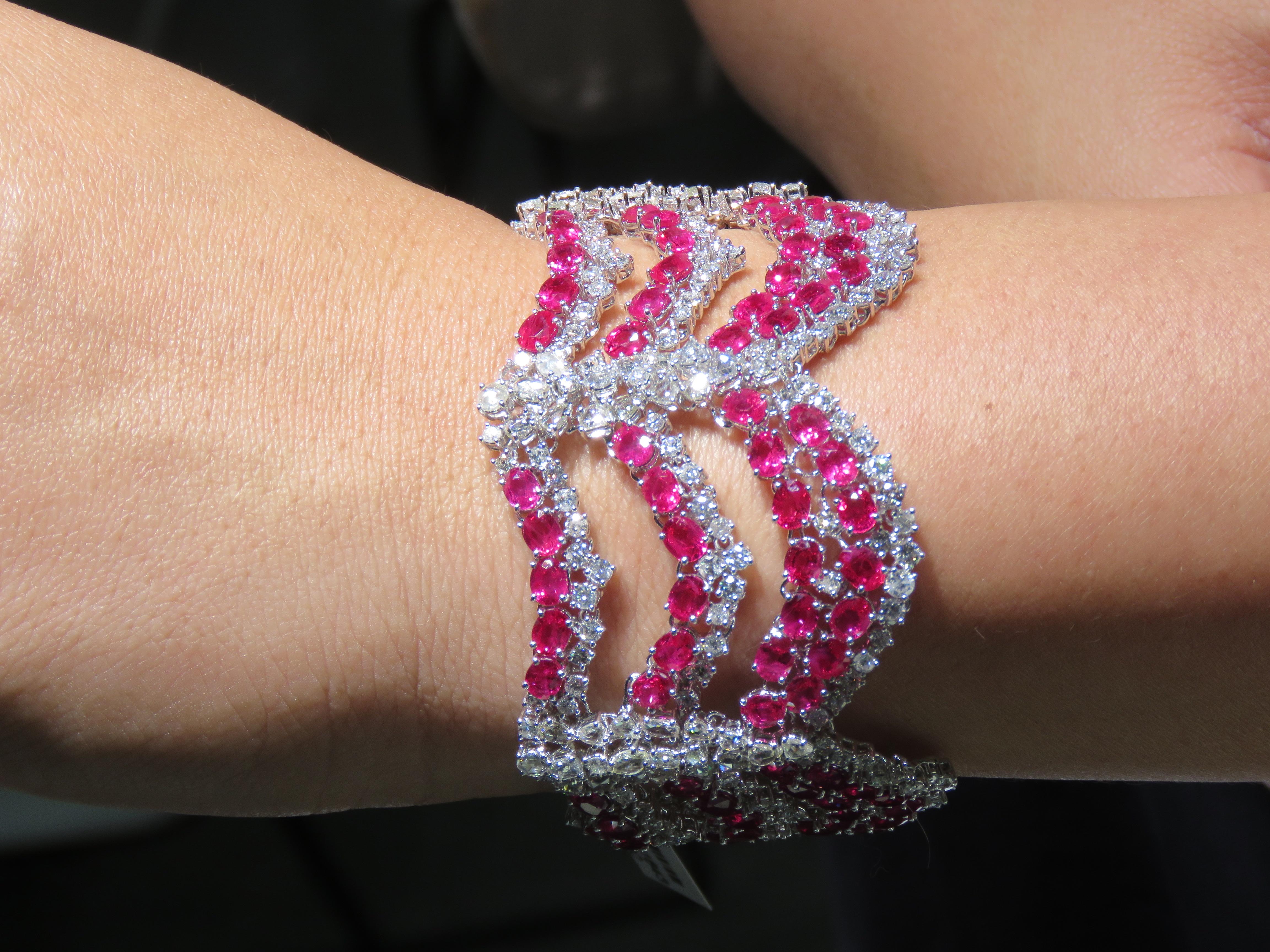 NWT $ 180, 000 Fancy 18KT Oro 60CT Gorgeous Fancy Ruby Diamond Wrap pulsera en venta 1