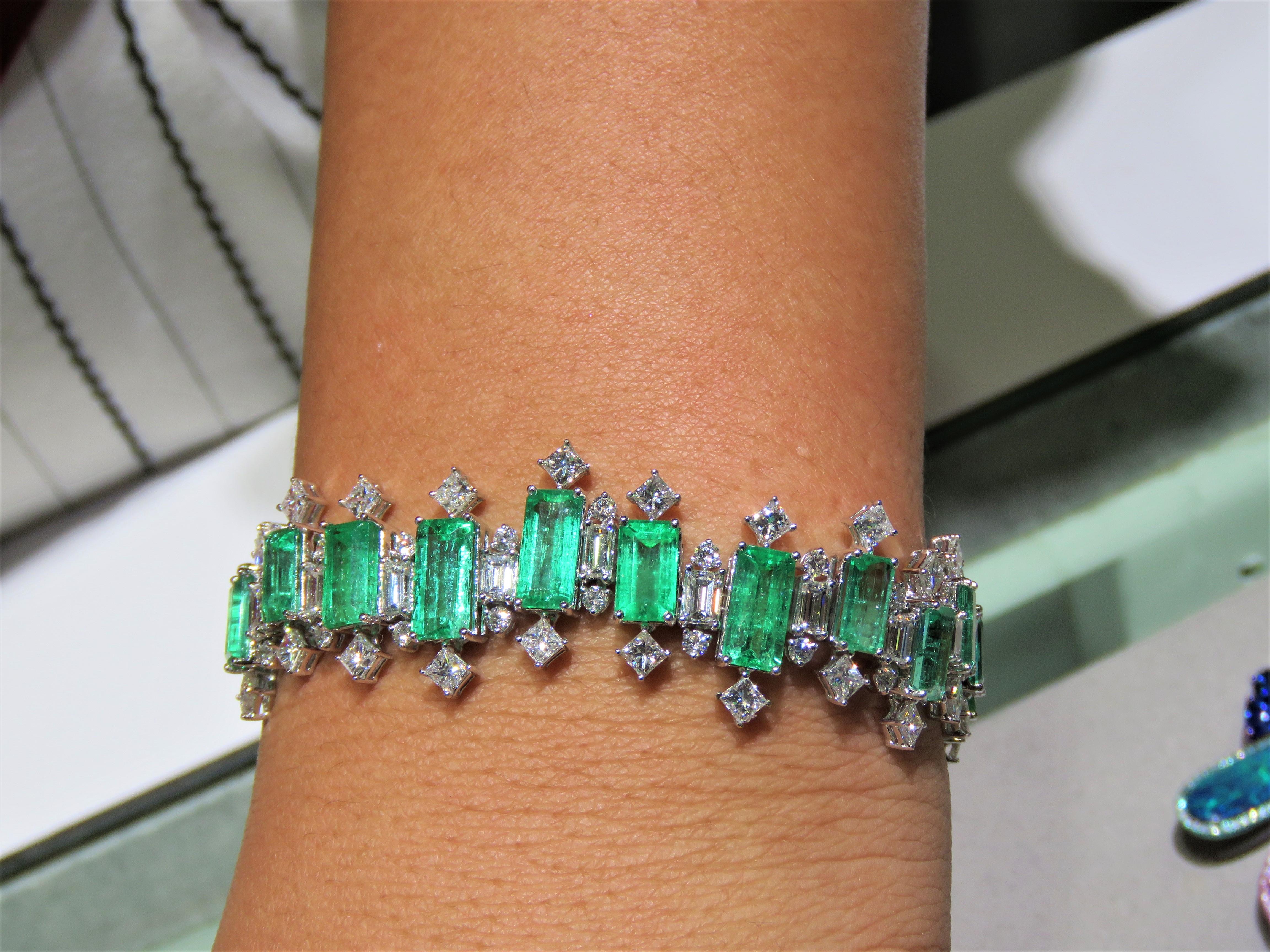 NEU $180.000 18KT Gold Glitzerndes kolumbianisches Smaragd-Diamant-Armband (Gemischter Schliff) im Angebot