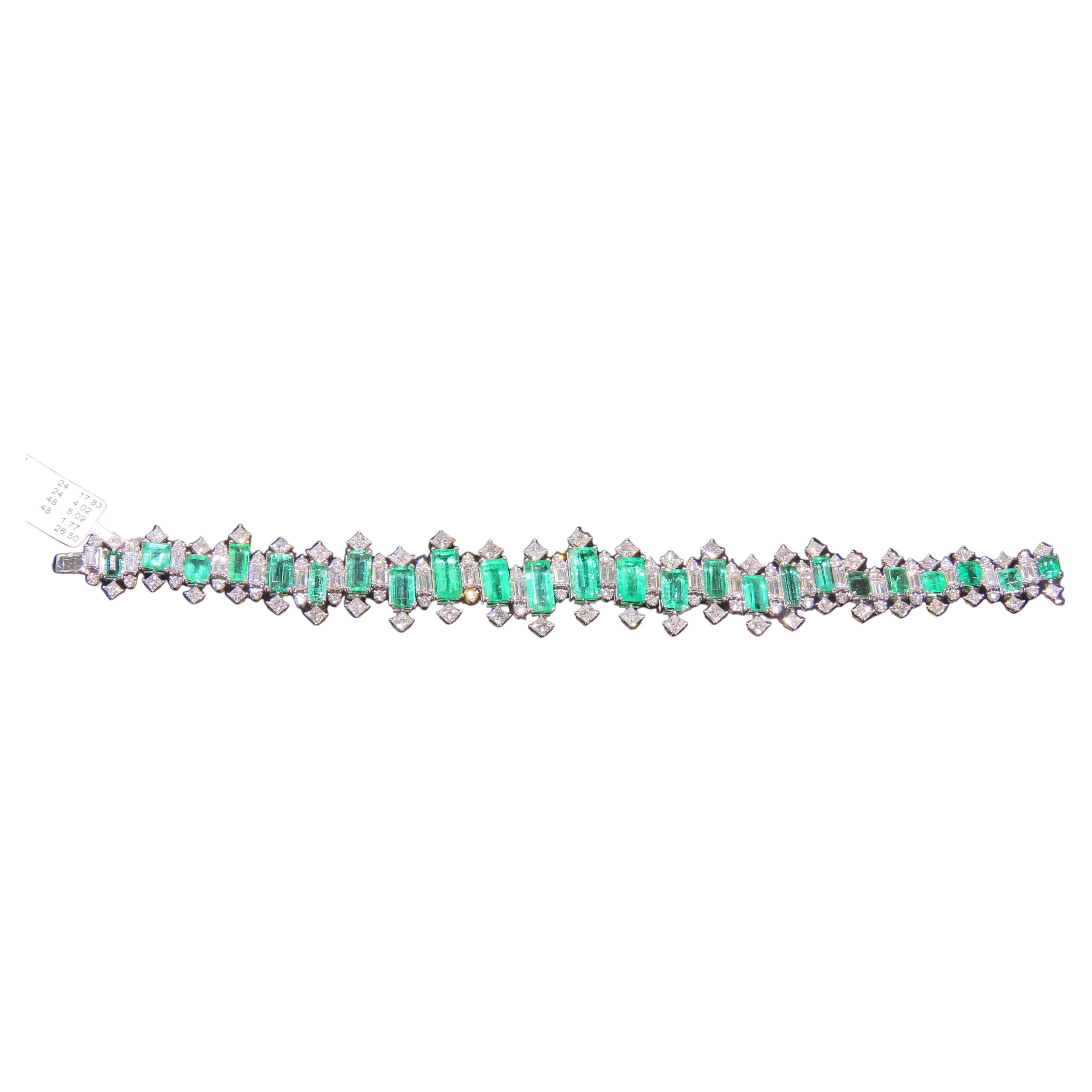 NWT $180, 000 18KT Gold Glittering Fancy 30CT Colombian Emerald Diamond Bracelet For Sale