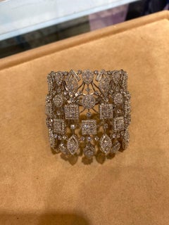 NWT $182, 000 18 Karat Gold Fancy Glittering Diamond Cuff Bracelet Bangle Cuff