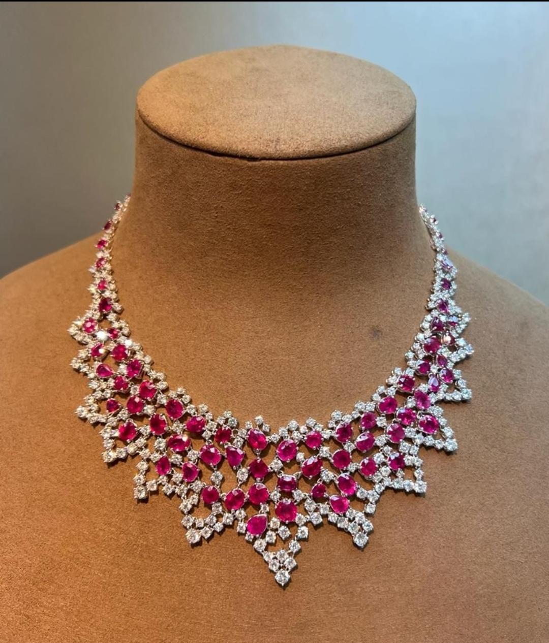 ¡¡¡Los siguientes artículos que estamos ofreciendo es una rara finca importante radiante de oro blanco de 18 quilates magnífico estilo Winston real collar de rubíes y diamantes!!! ¡Aproximadamente 70 quilates de rubíes y diamantes brillantes!
Viene