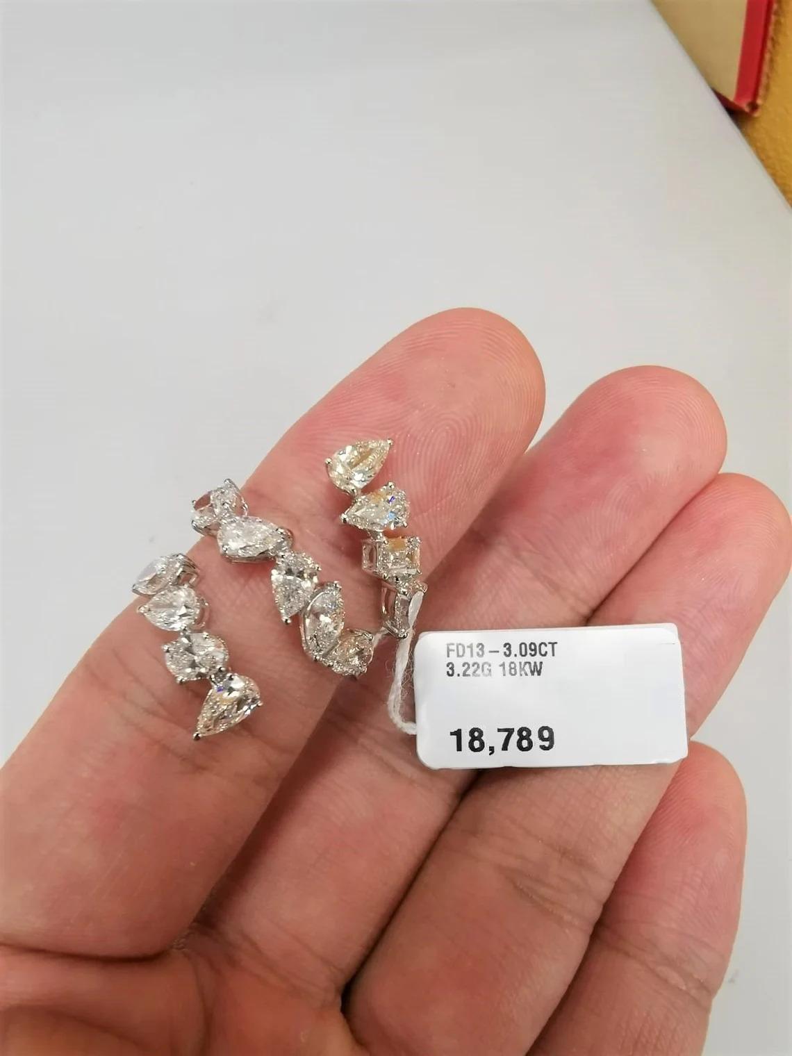 Donna NWT 18 Karat Fancy Large Magnificent Glittering Fancy Diamond Wrap Ring Band in vendita