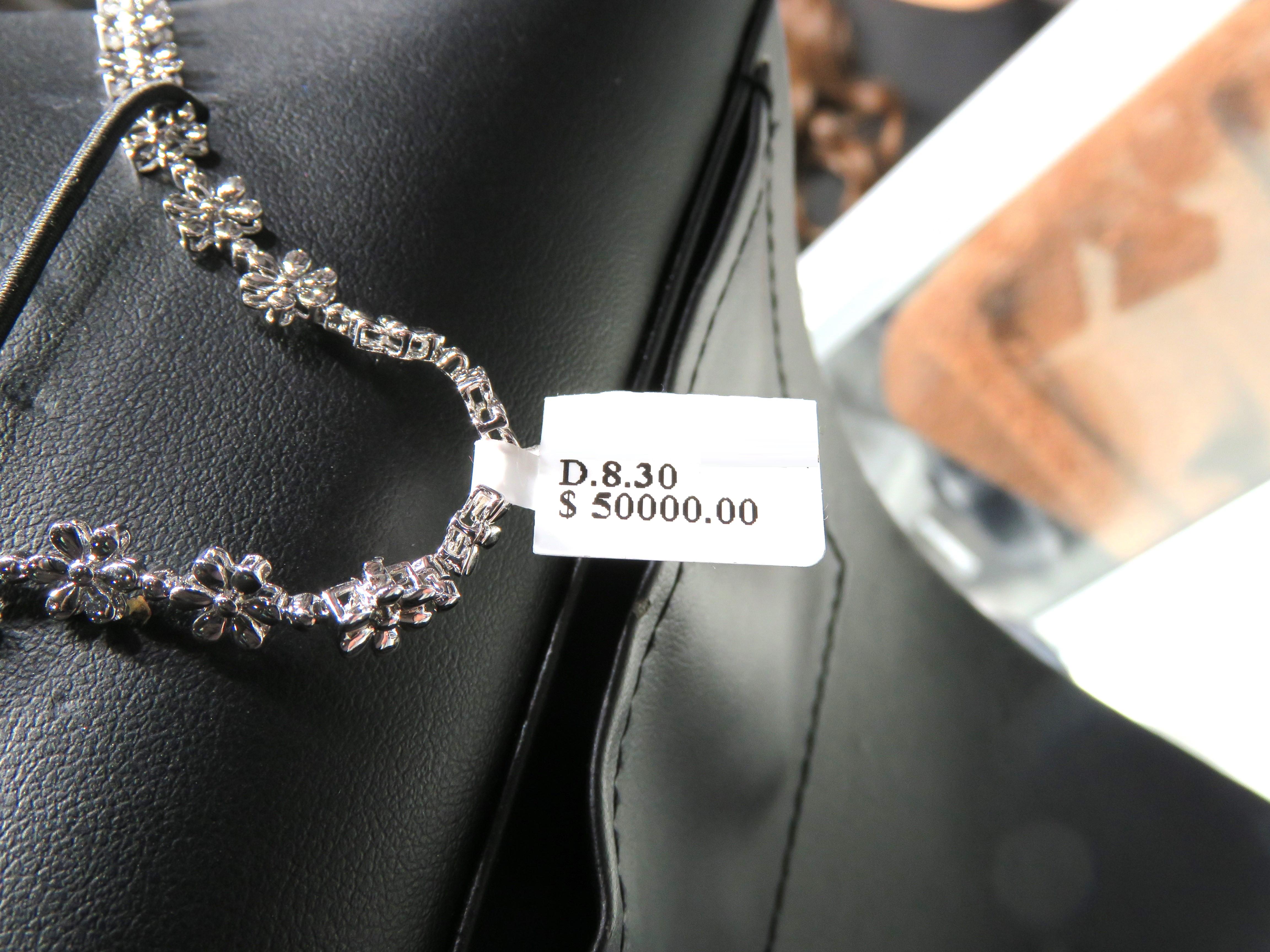 NWT Collar de Oro 18KT $50, 000 Fancy Glittering 8.50CT Flower Diamond Strand en Nuevo estado para la venta en New York, NY
