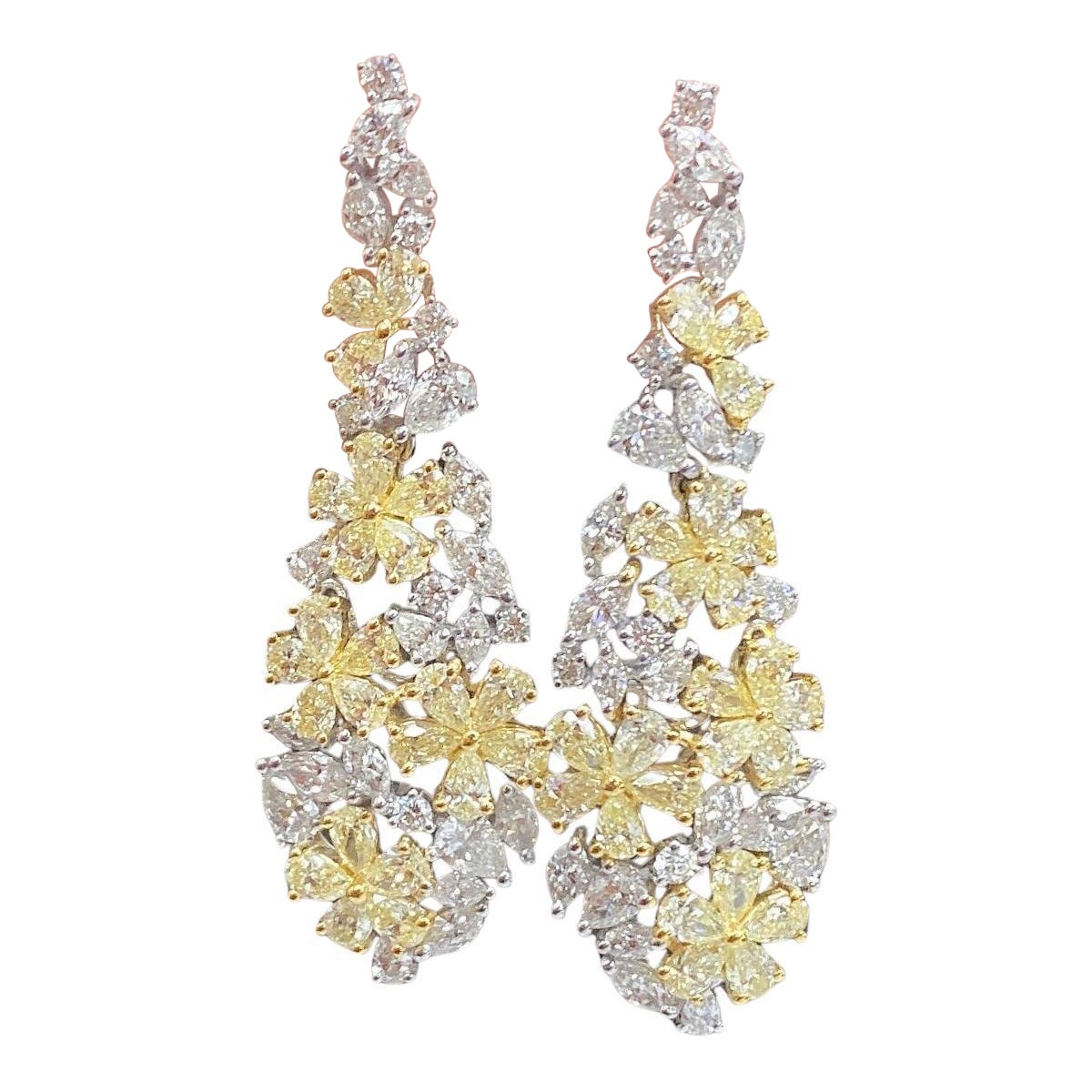 NWT $19, 539 18KT Fancy Glittering Yellow Diamond White Diamond Dangle Earrings For Sale