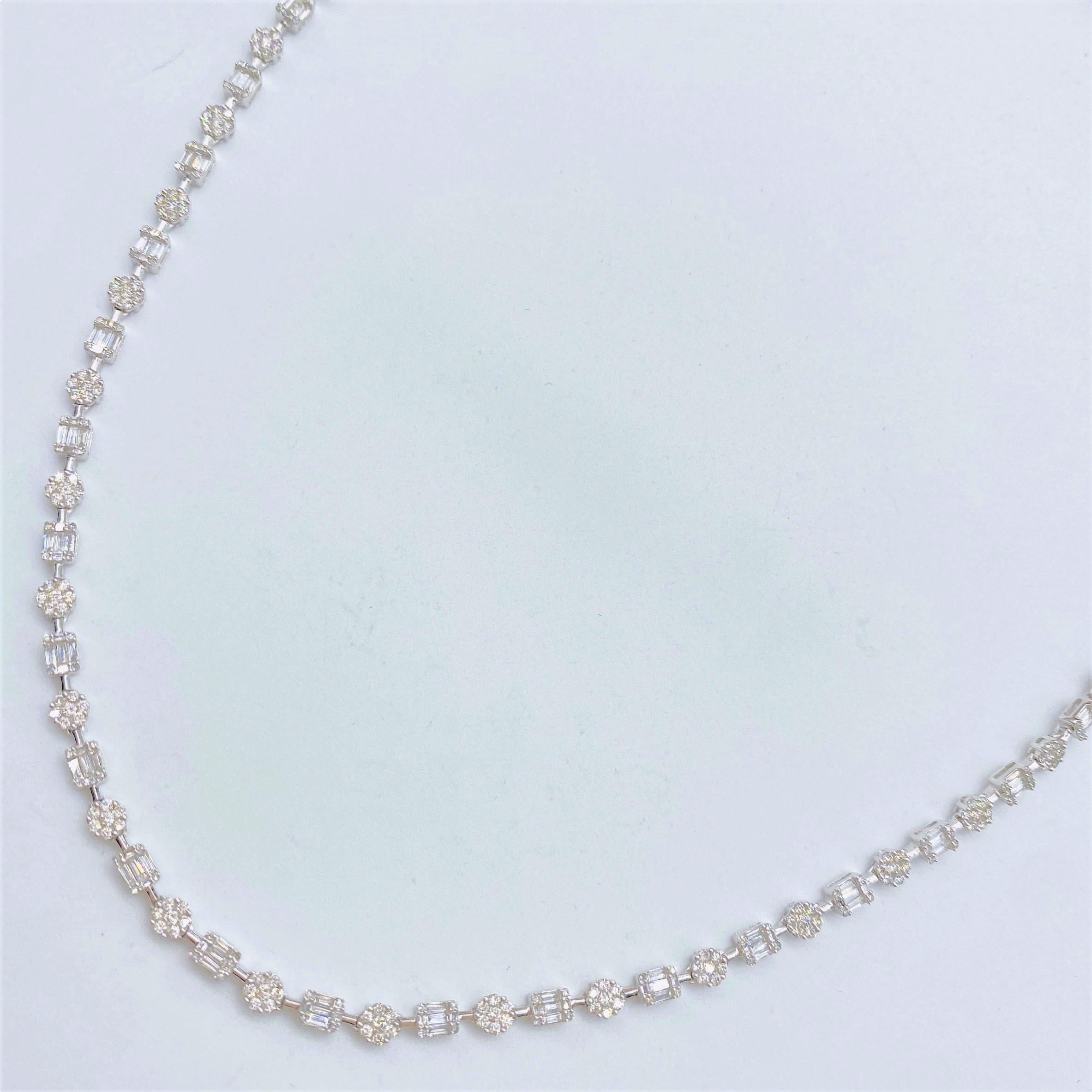 Taille mixte NWT $19, 669 Important 18KT Gorgeous Glittering Fancy Diamond Tennis Necklace en vente