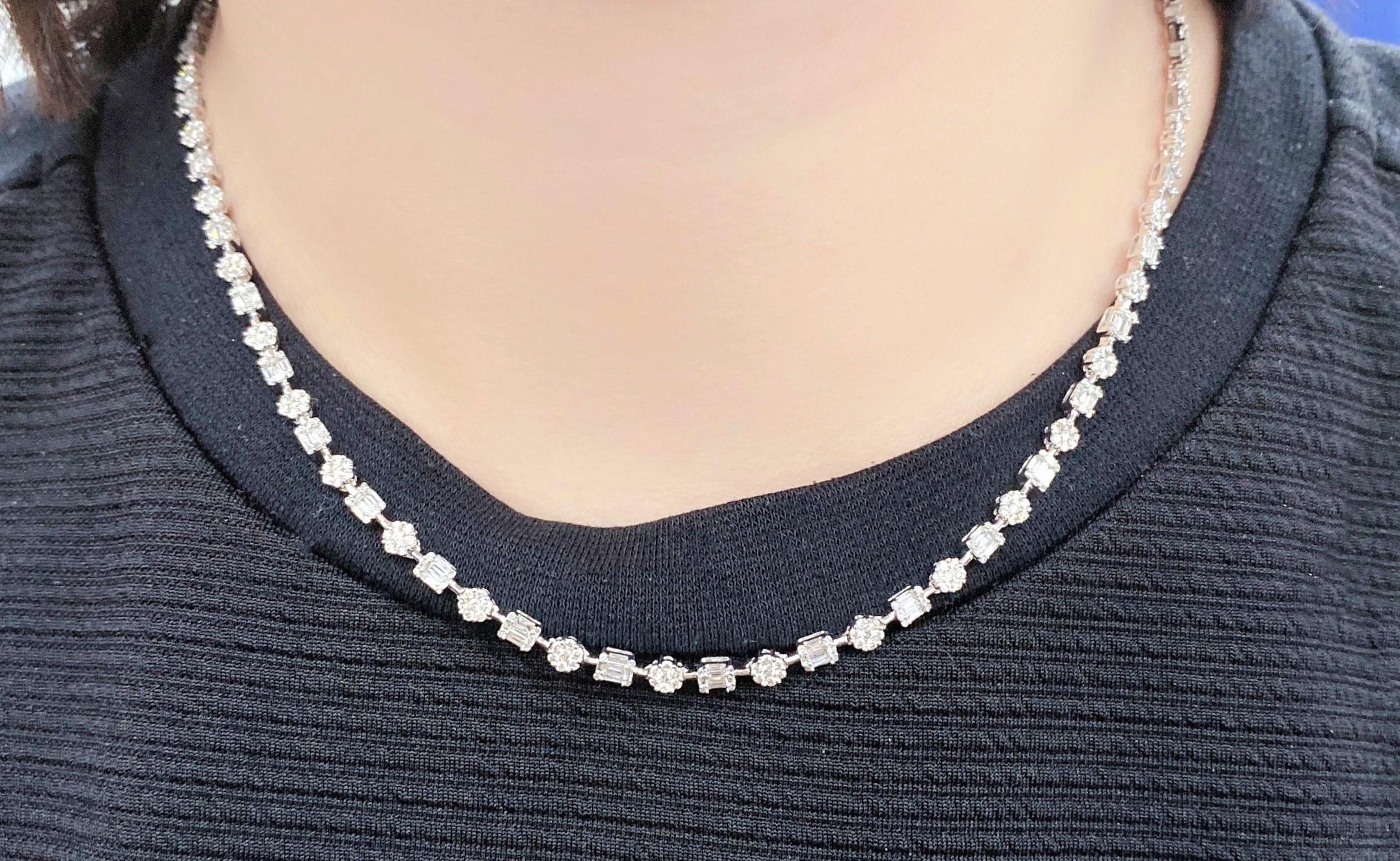 NWT $19, 669 Important 18KT Gorgeous Glittering Fancy Diamond Tennis Necklace Pour femmes en vente