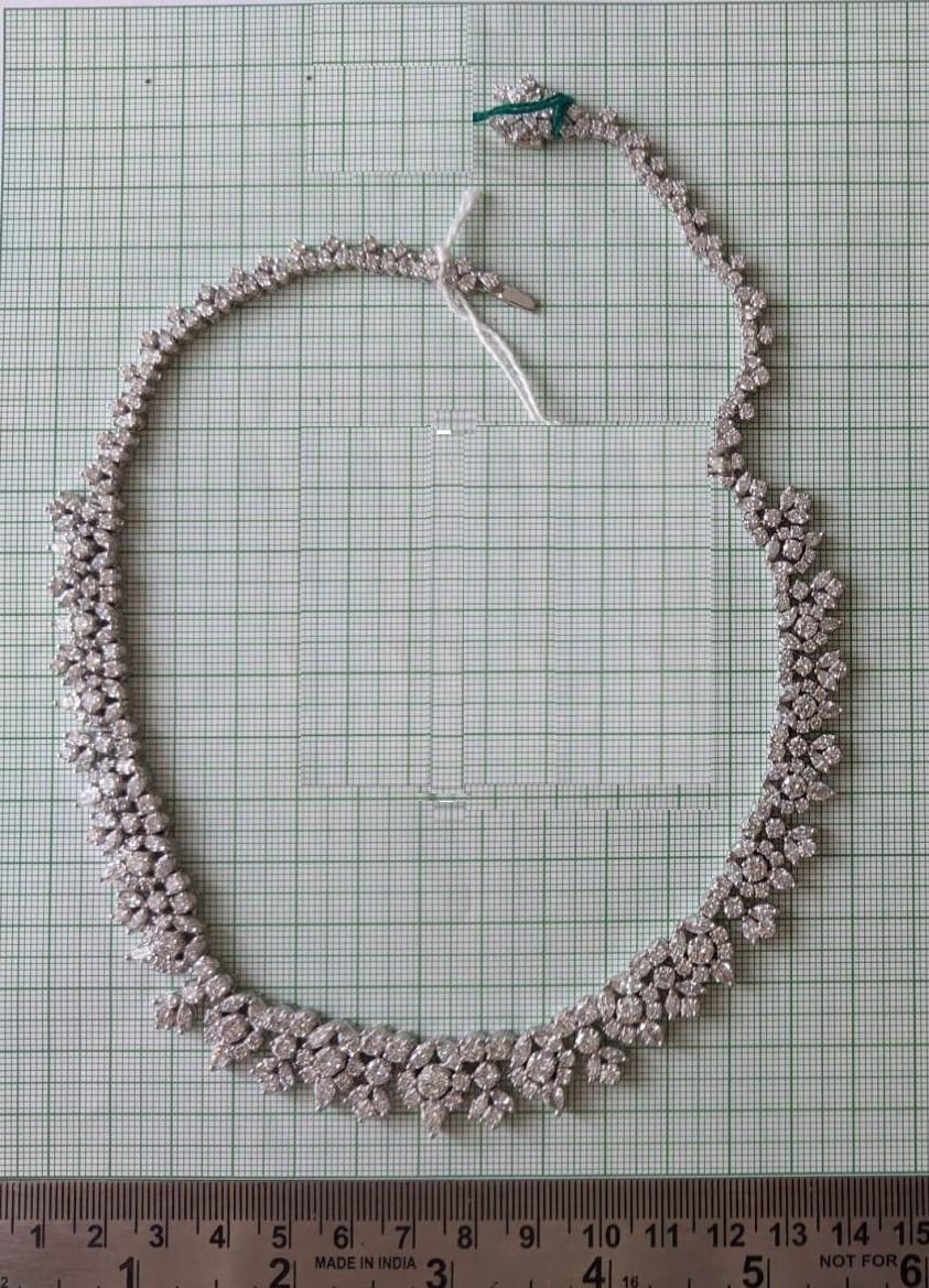 Taglio misto NWT $198, 000 Oro 18KT Importante Collana di Diamanti Elaborati 31.50CT in vendita