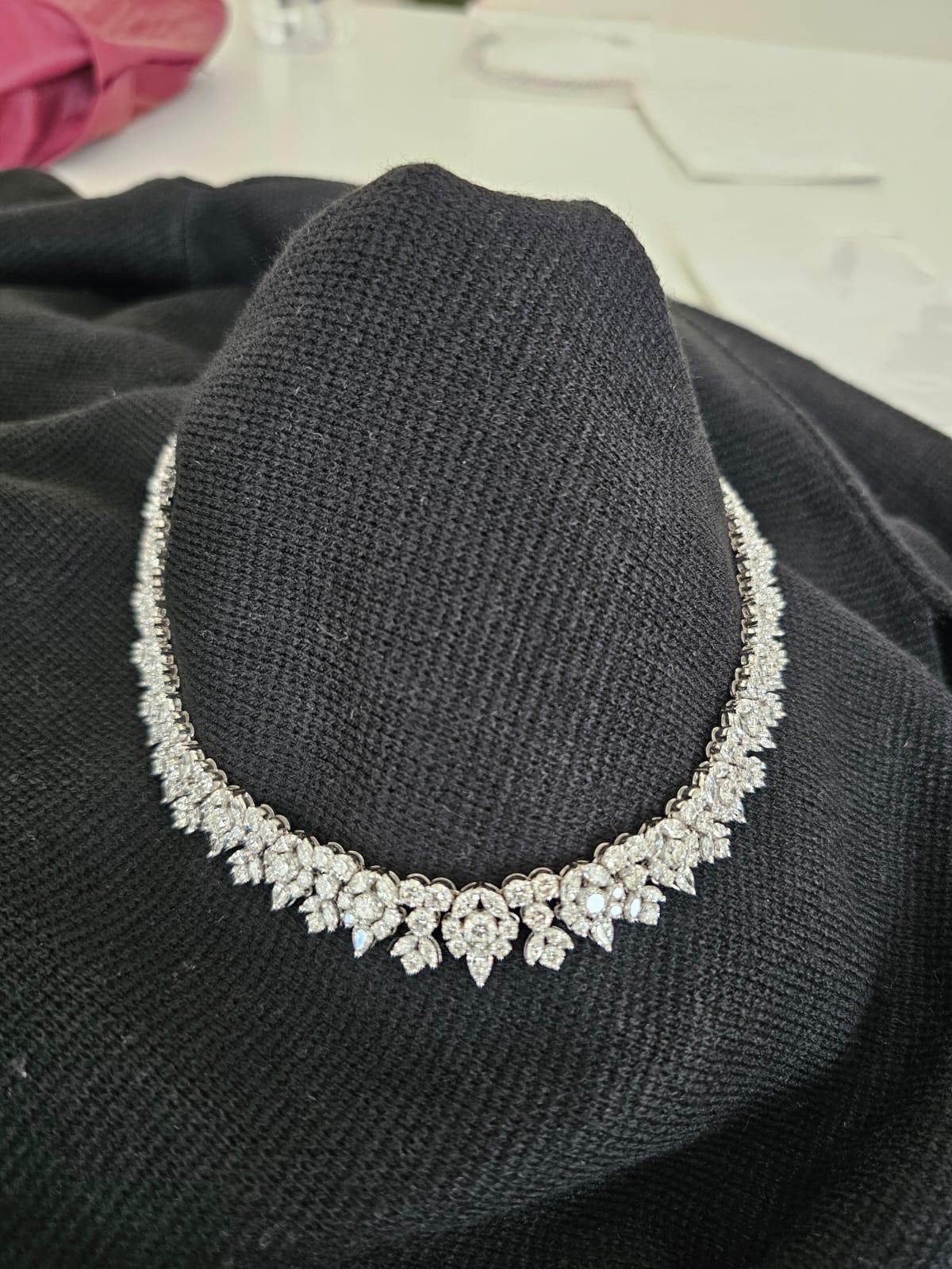 Important collier de diamants élaborés de 31,50 carats en or 18 carats, nouveau avec étiquette 198 000 $ Neuf - En vente à New York, NY