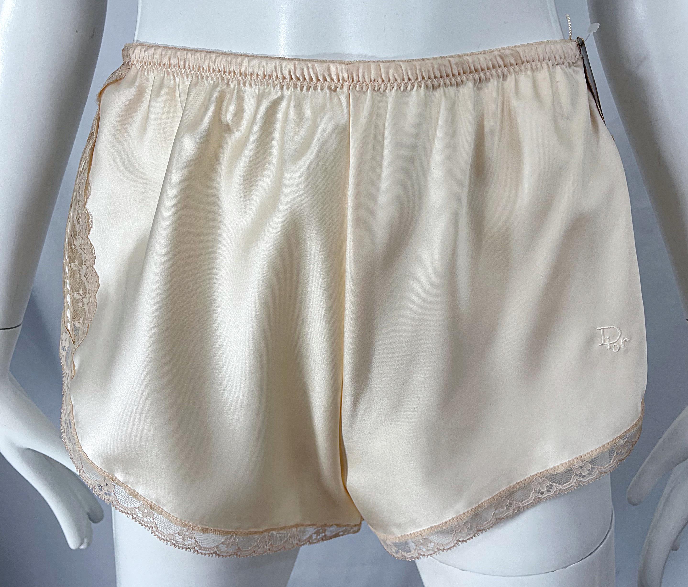 NWT 1980 Christian Dior avorio raso pizzo tre pezzi cami 80s Lingerie PJ Set in vendita 8
