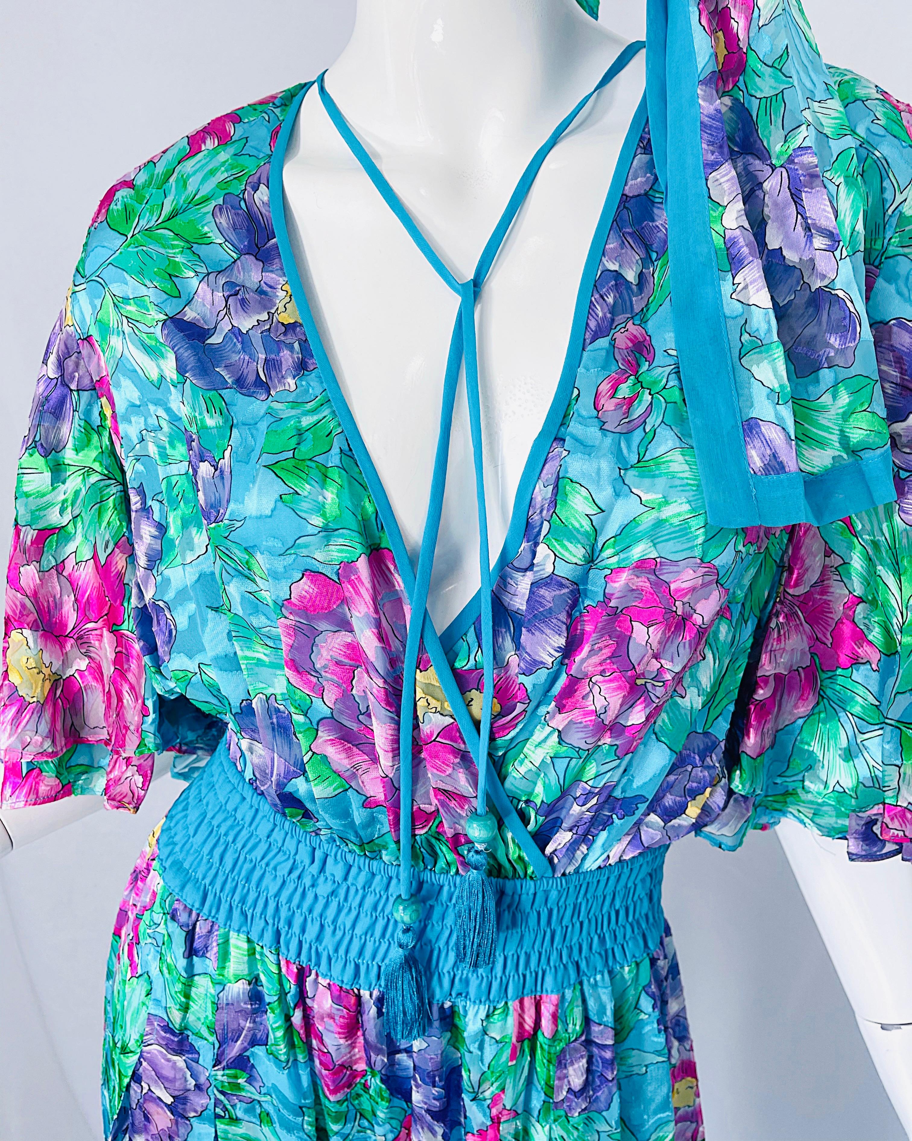 NEU 1980er Diane Freis Vintage Jumpsuit + Schärpe aus Seide mit Blumendruck und Quasten und Perlen  (Blau) im Angebot