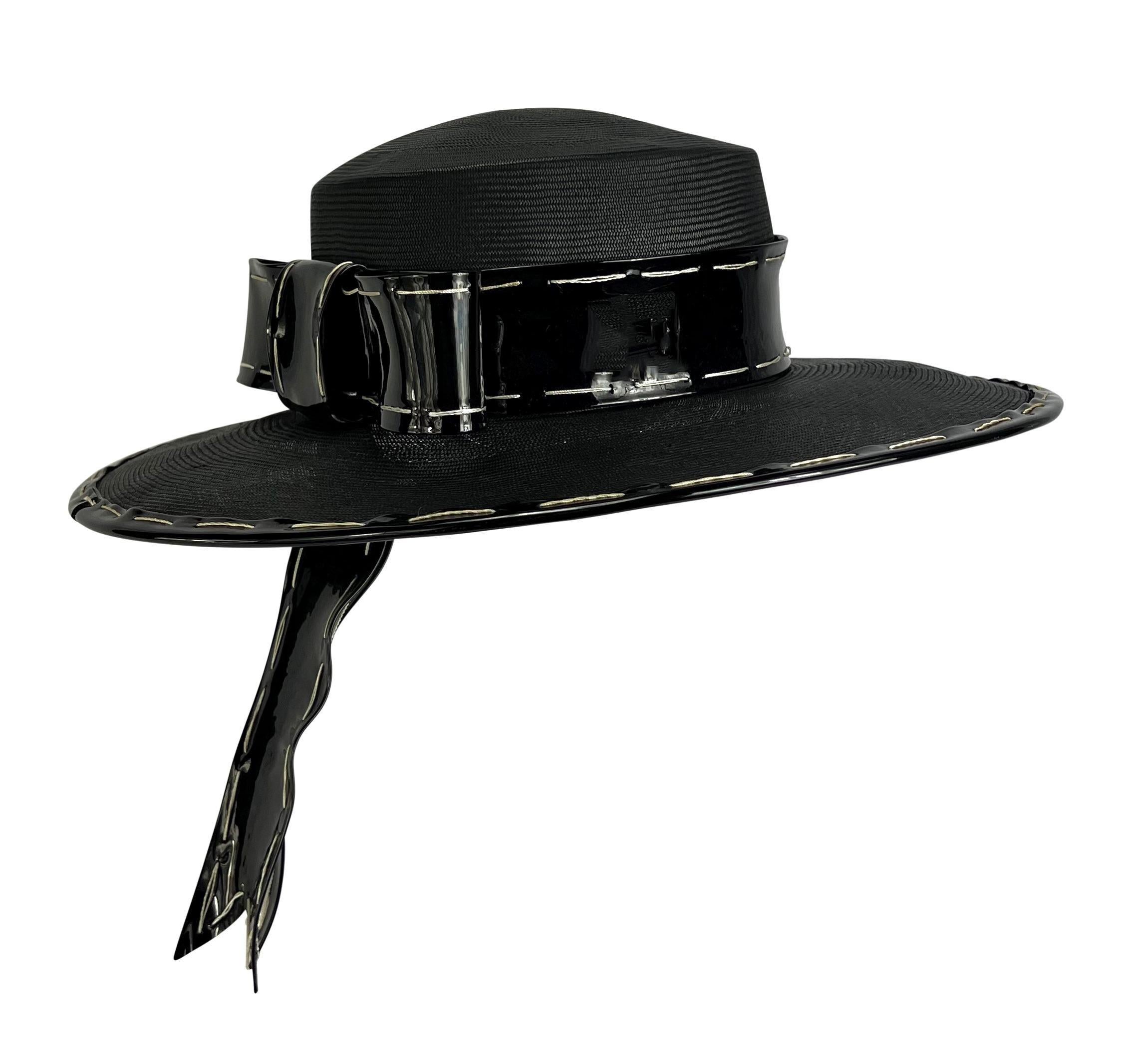NWT 1980 Yves Saint Laurent Nero Bianco Chupalla Patent Bow Hat In condizioni ottime in vendita a West Hollywood, CA