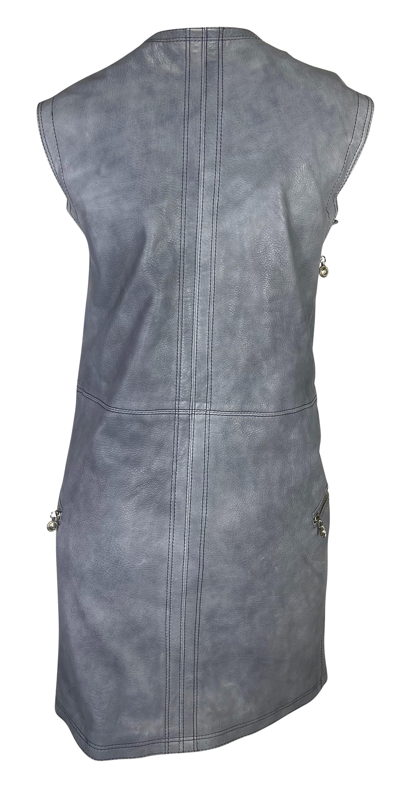 NWT 1996 Gianni Versace Distressed Leather Medusa Zip Shift Dress Pour femmes en vente