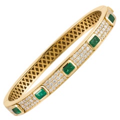 NWT $20, 000 18 Karat Gold Fancy Glittering Emerald Diamond Bracelet Bangle Cuff
