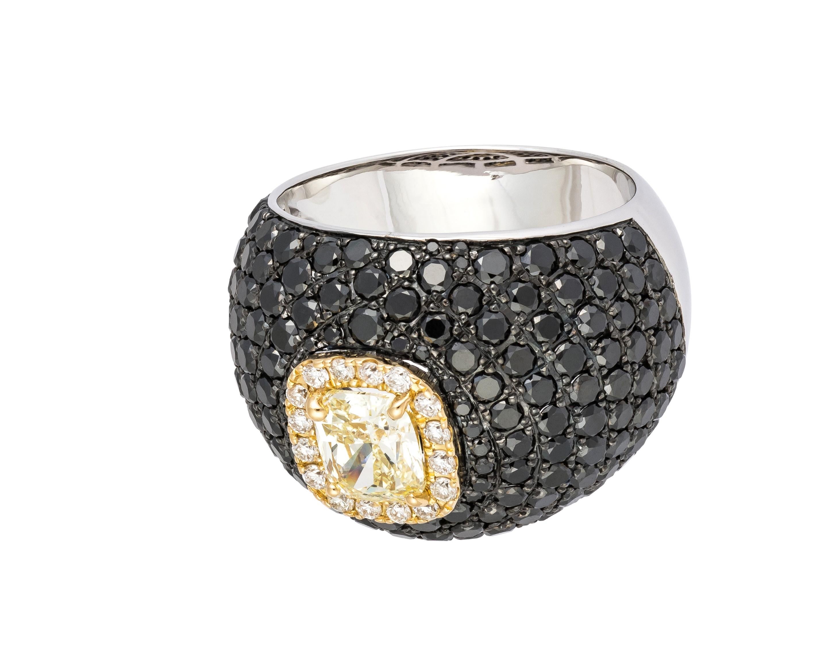 Mixed Cut NWT $20, 000 Rare 18KT Gorgeous Glittering Yellow Diamond Black Diamond Ring For Sale