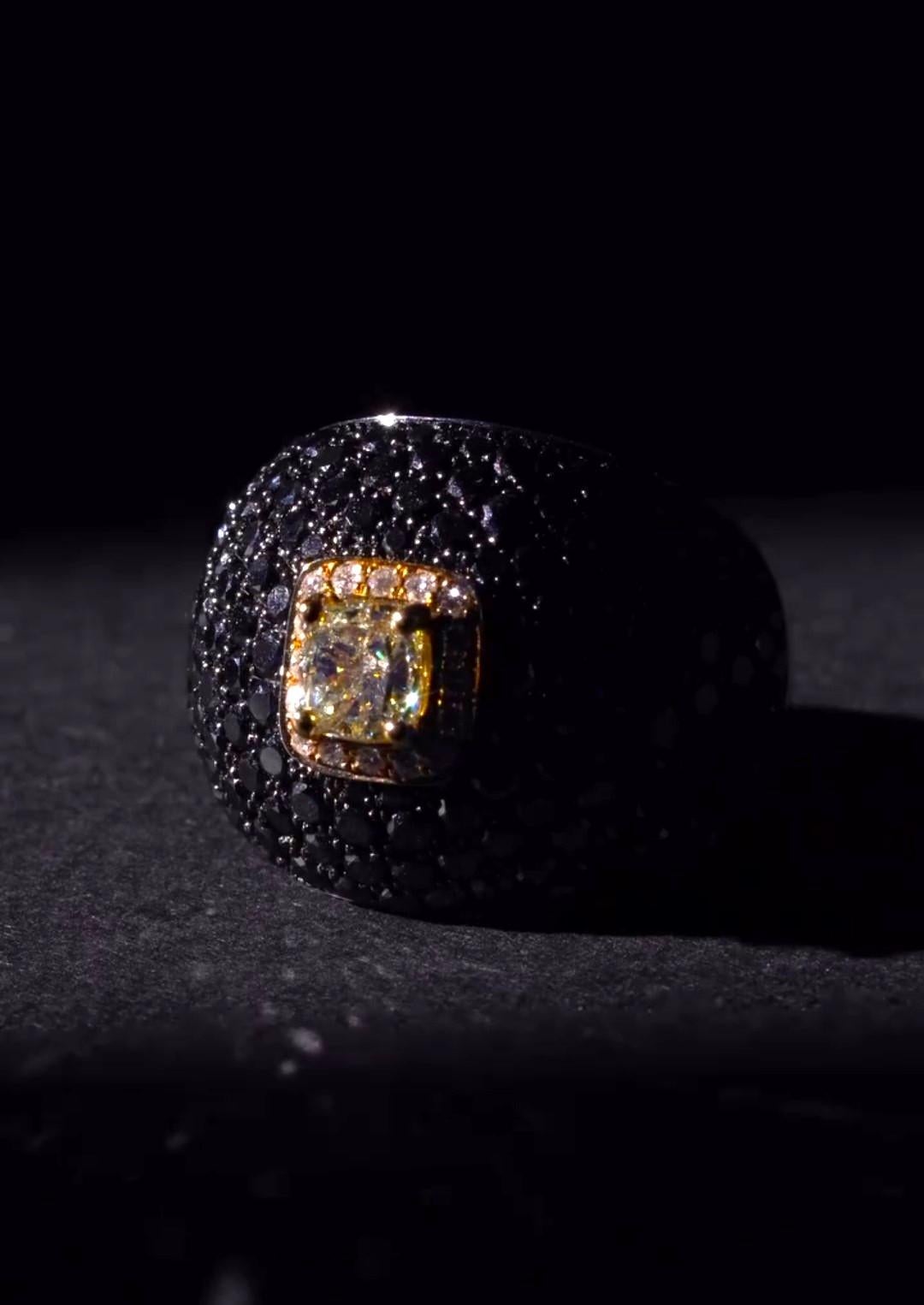 NWT $20, 000 Rare 18KT Gorgeous Glittering Yellow Diamond Black Diamond Ring In New Condition For Sale In New York, NY