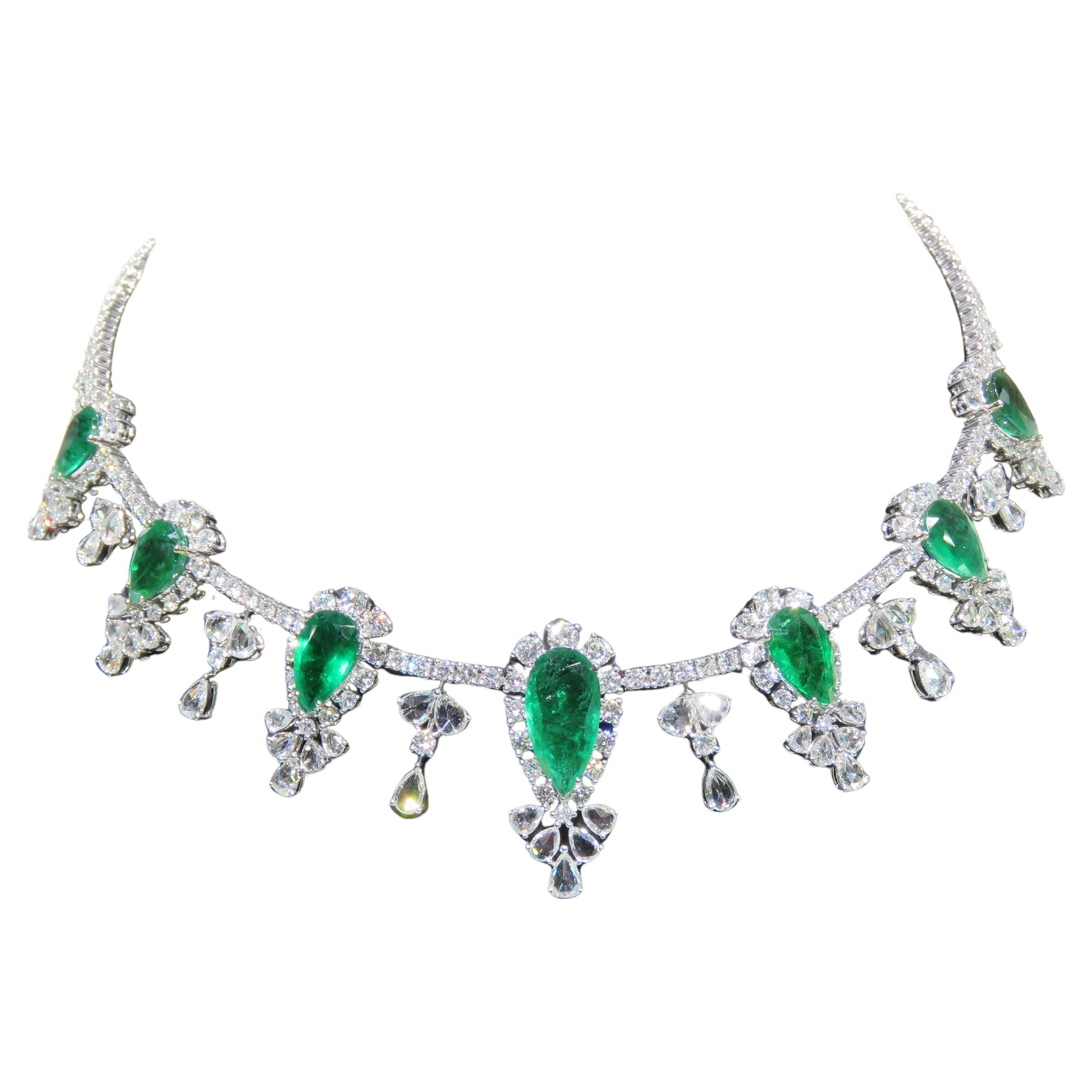 NWT $ 200, 500 18KT Oro 52CT Fancy Glittering Collar de Diamantes Esmeralda Grande