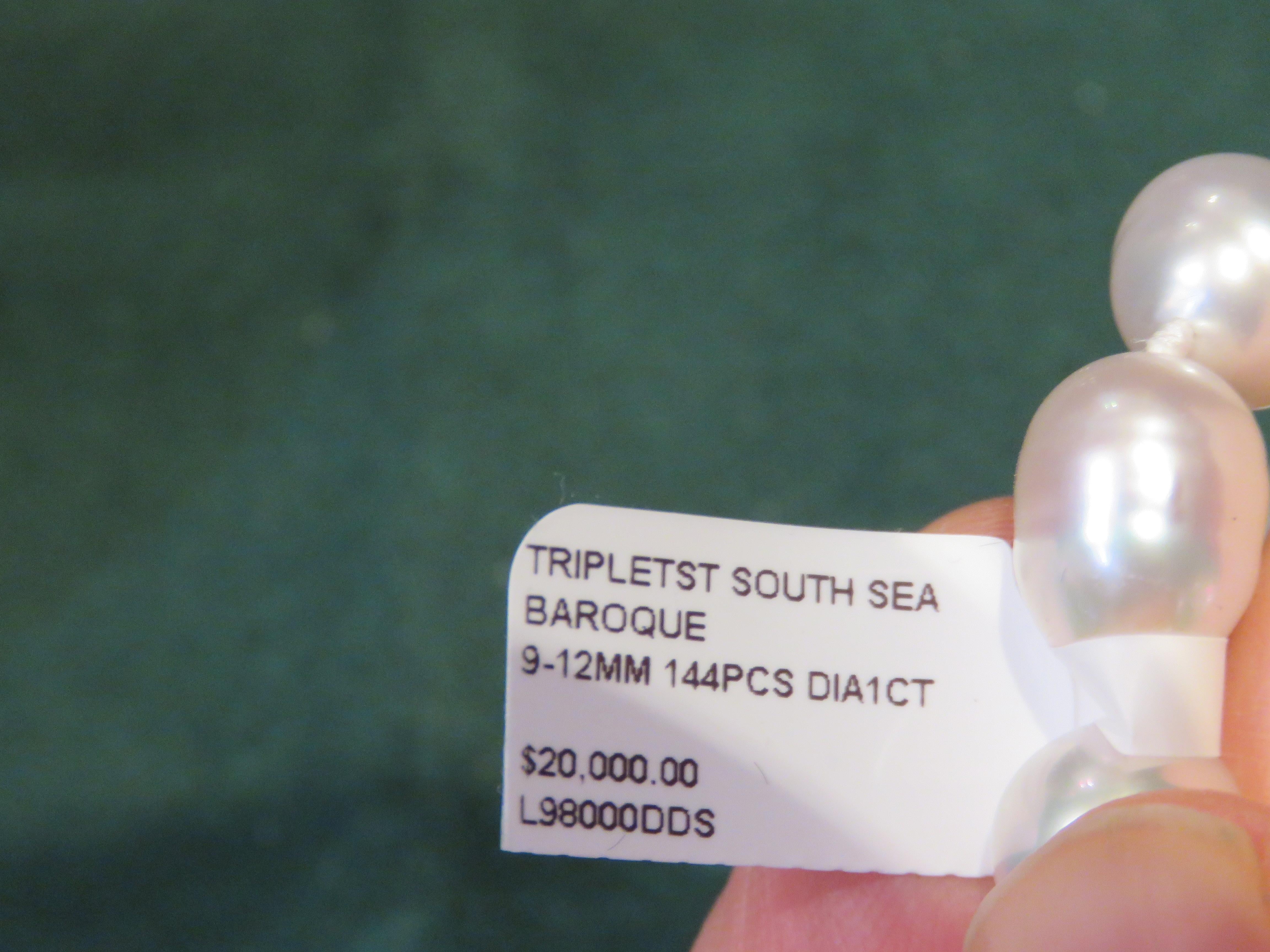 NWT $20, 000 Collier en or 18KT fantaisie à trois rangs de perles des mers du Sud et de diamants Neuf - En vente à New York, NY