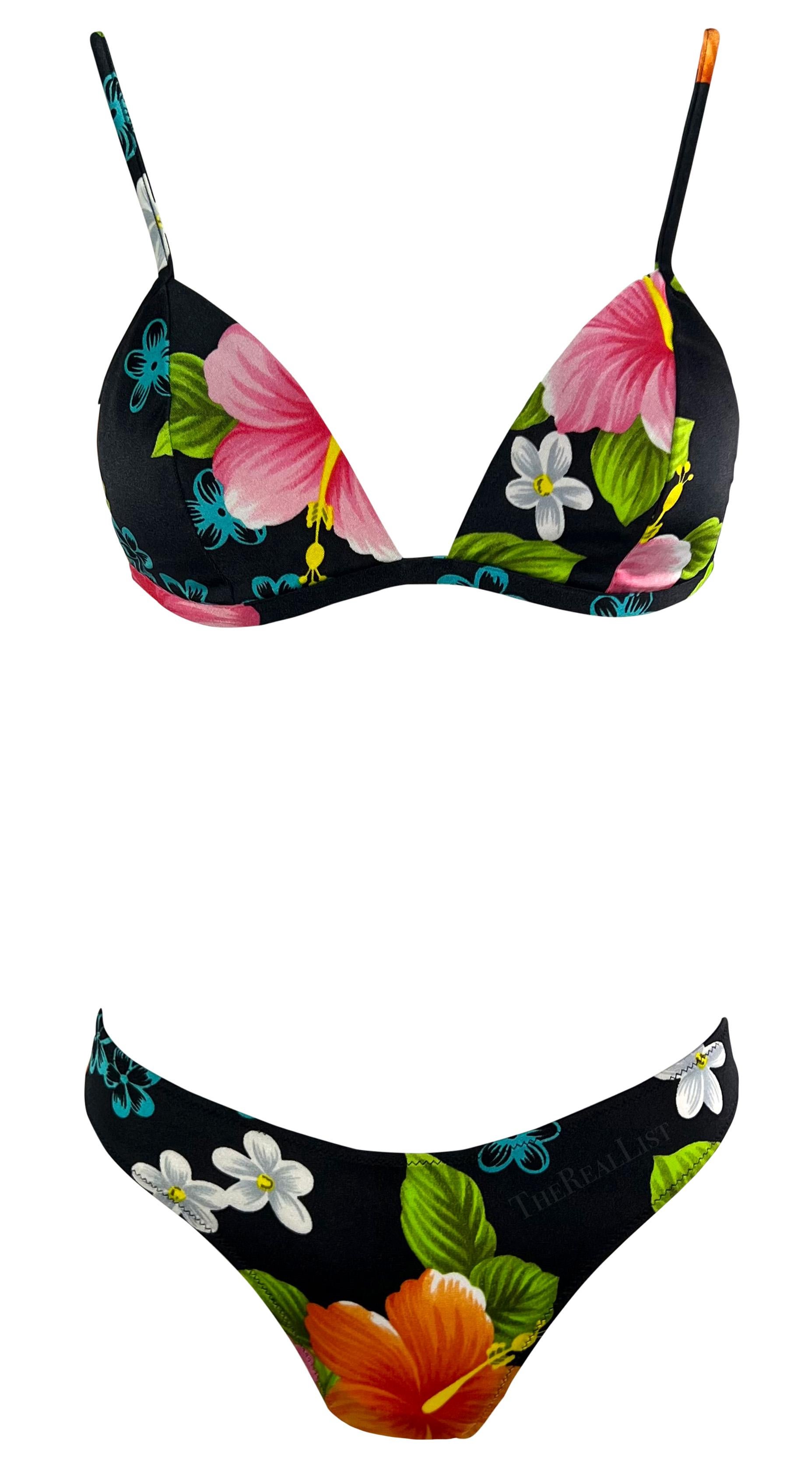 This fabulous three-piece hibiscus floral Dolce & Gabbana bikini set from the early 2000s includes a two-piece bikini and a matching pareo. The bikini features a plunge-style top and hipster-style bottoms, both covered in a vibrant Hawaiian style