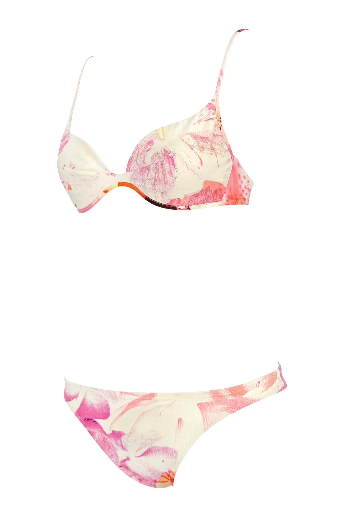This unworn Roberto Cavalli bikini set from the early 2000s features a romantic pink floral print on a white base.

Approximate measurements:
Top Size - S
Cup height: 6