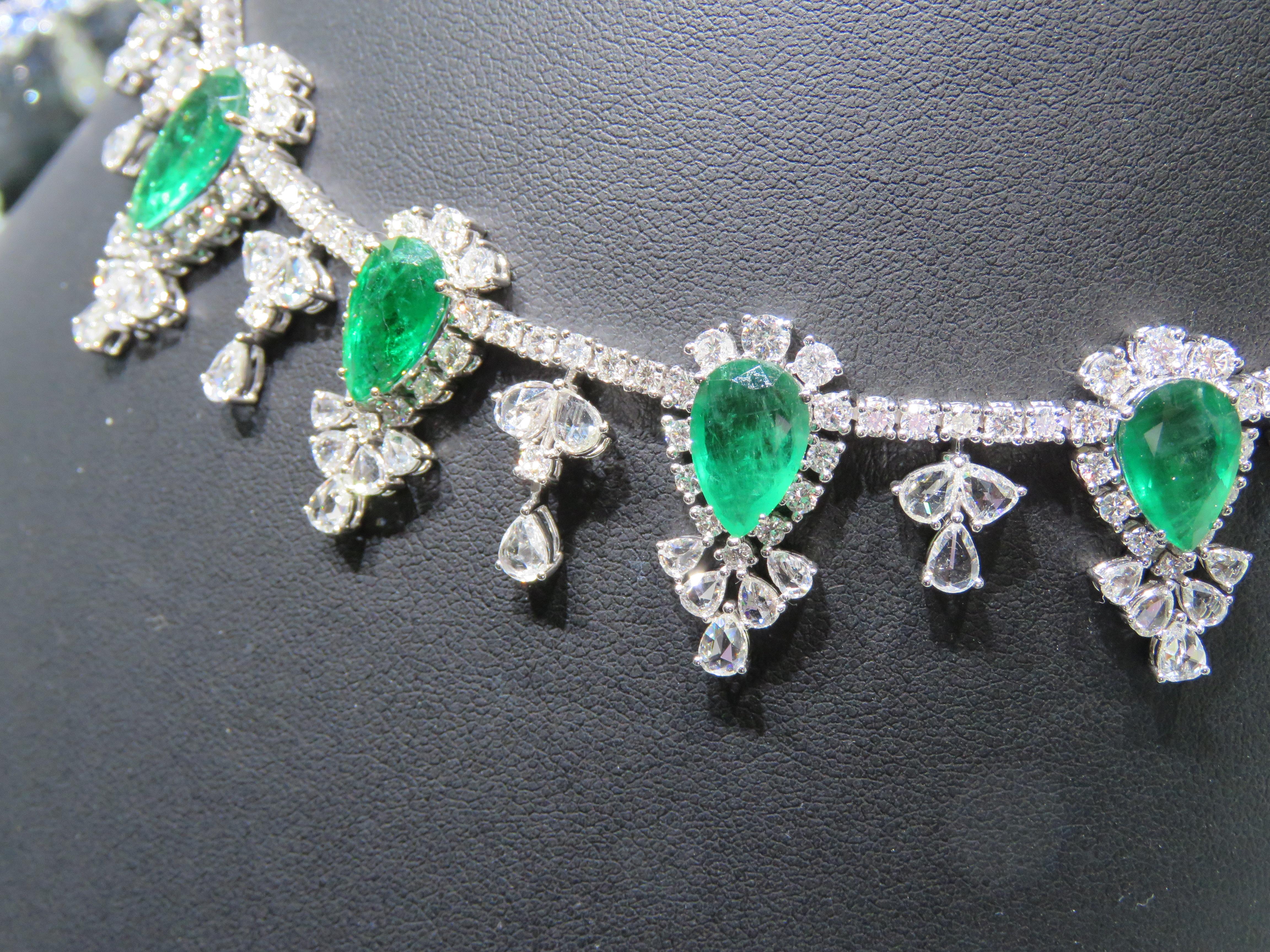 NEU $205, 000 18KT Gold Seltene wichtige Fancy glitzernde Smaragd-Diamant-Halskette, Neu mit Diamanten im Zustand „Neu“ im Angebot in New York, NY