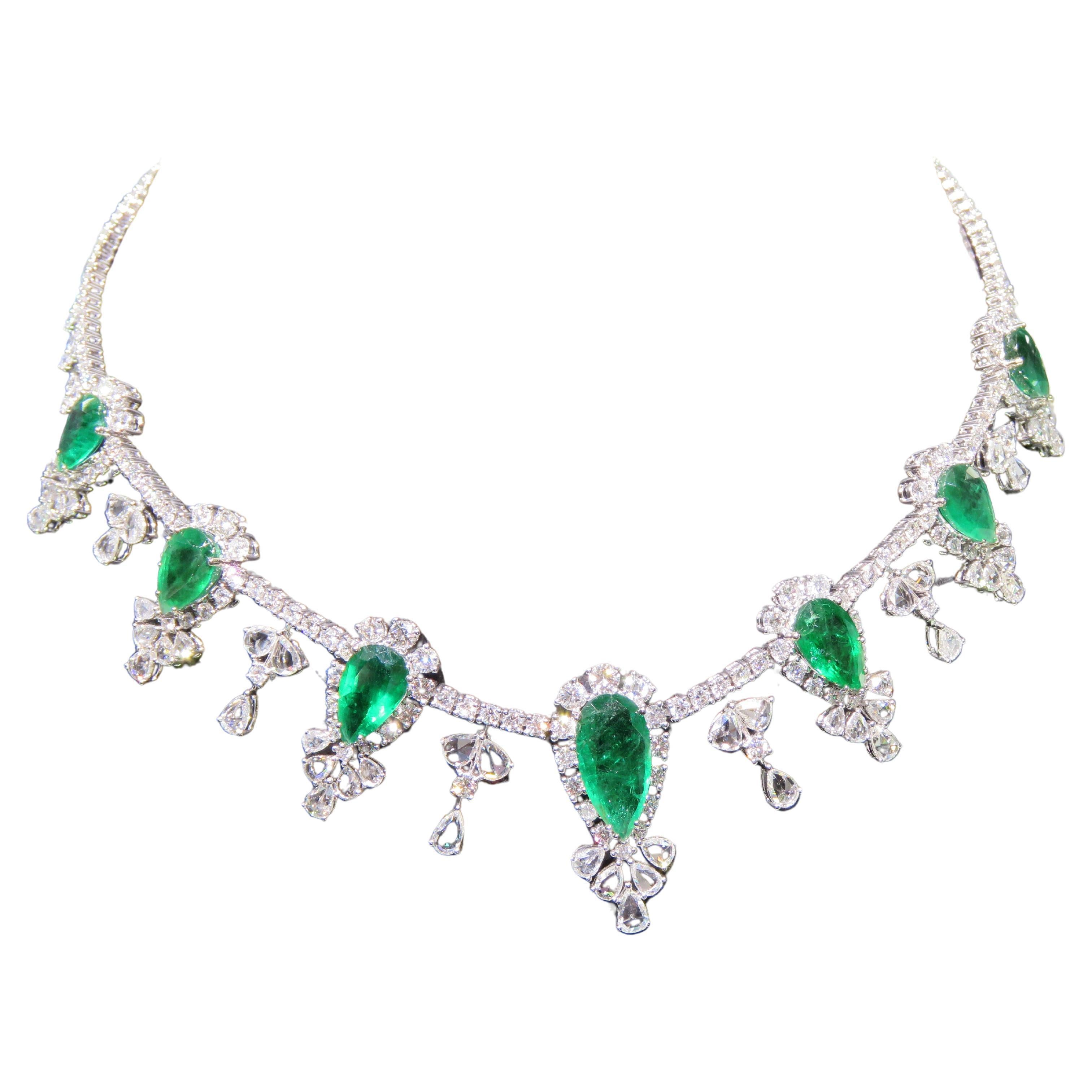 NWT $205, 000 18KT Gold Rare Important Fancy Glittering Emerald Diamond Necklace For Sale