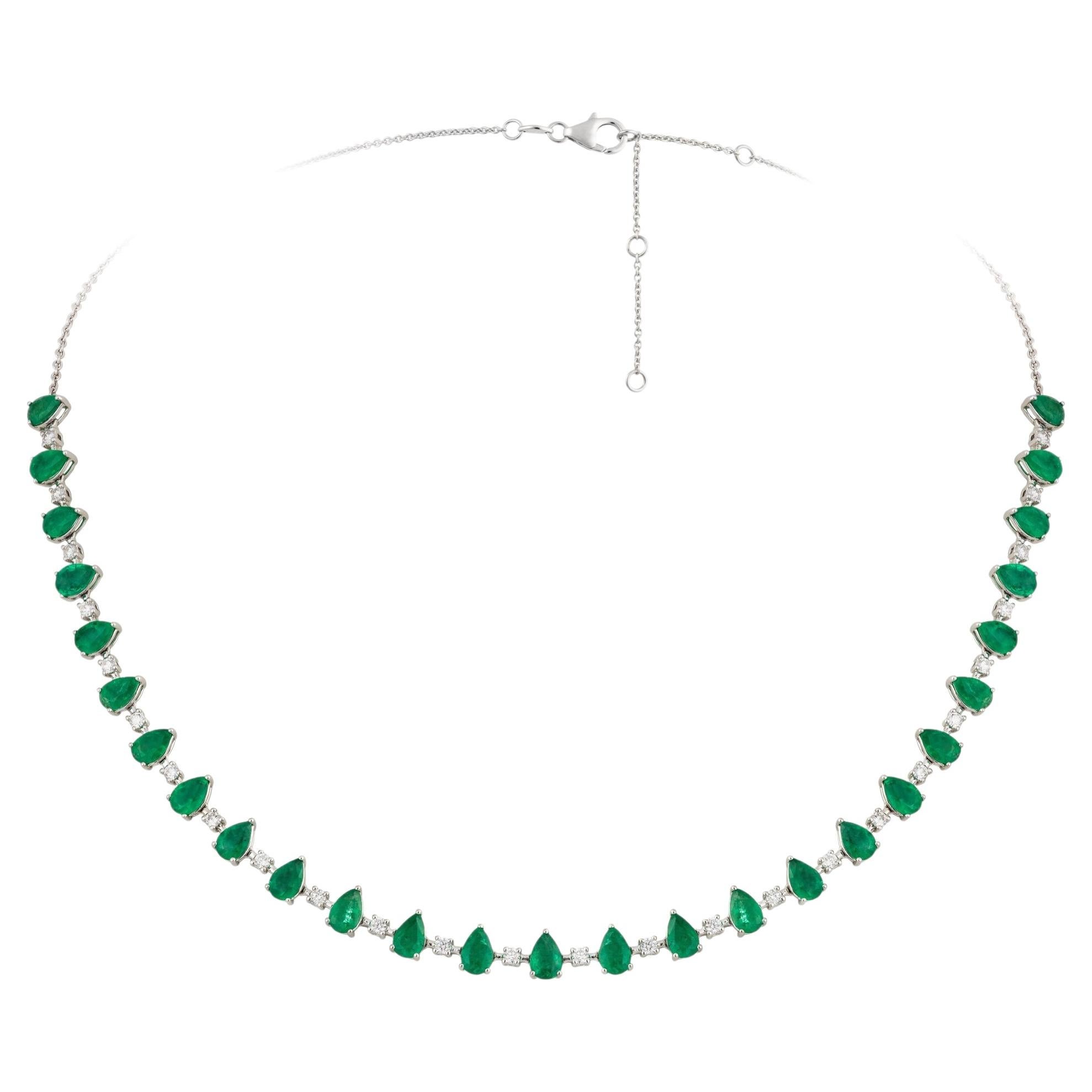 NWT $21, 000 18KT Gold Fancy Large Glittering Fancy Emerald Diamond Necklace