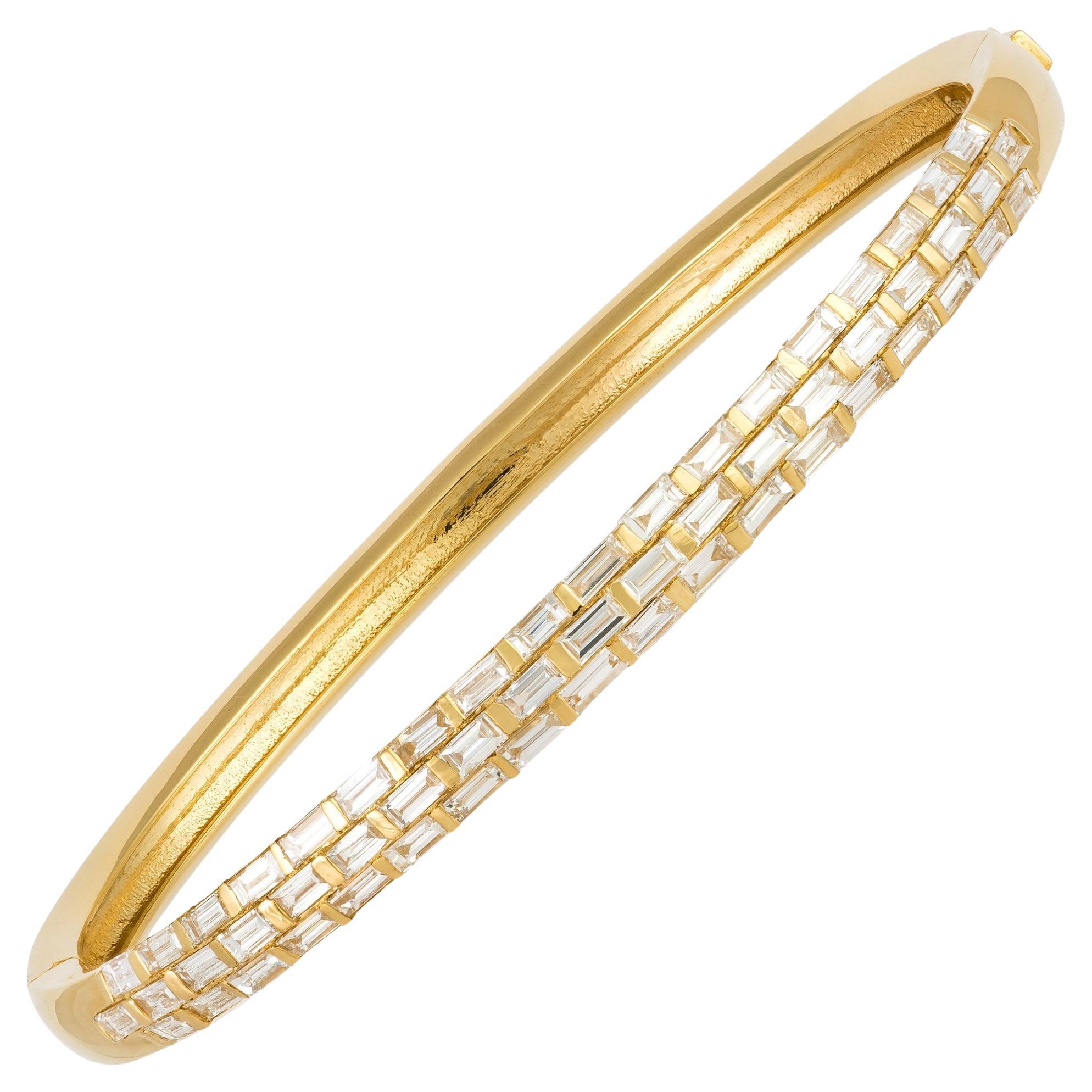 NWT $21, 000 18KT Gold Glittering Fancy Tapered Baguette Diamond Bangle Bracelet