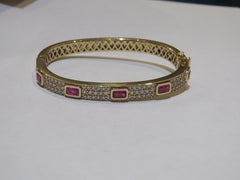 NWT $21, 000 Oro giallo 18KT Bracciale Bangle con diamanti e rubini scintillanti