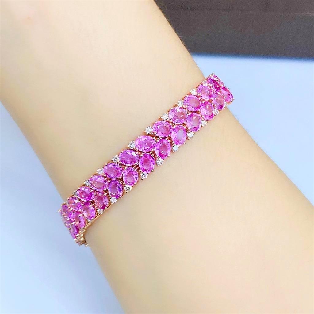 Women's NWT $21, 439 18KT Gold Fancy Glittering 30CT Pink Sapphire Diamond Bracelet For Sale