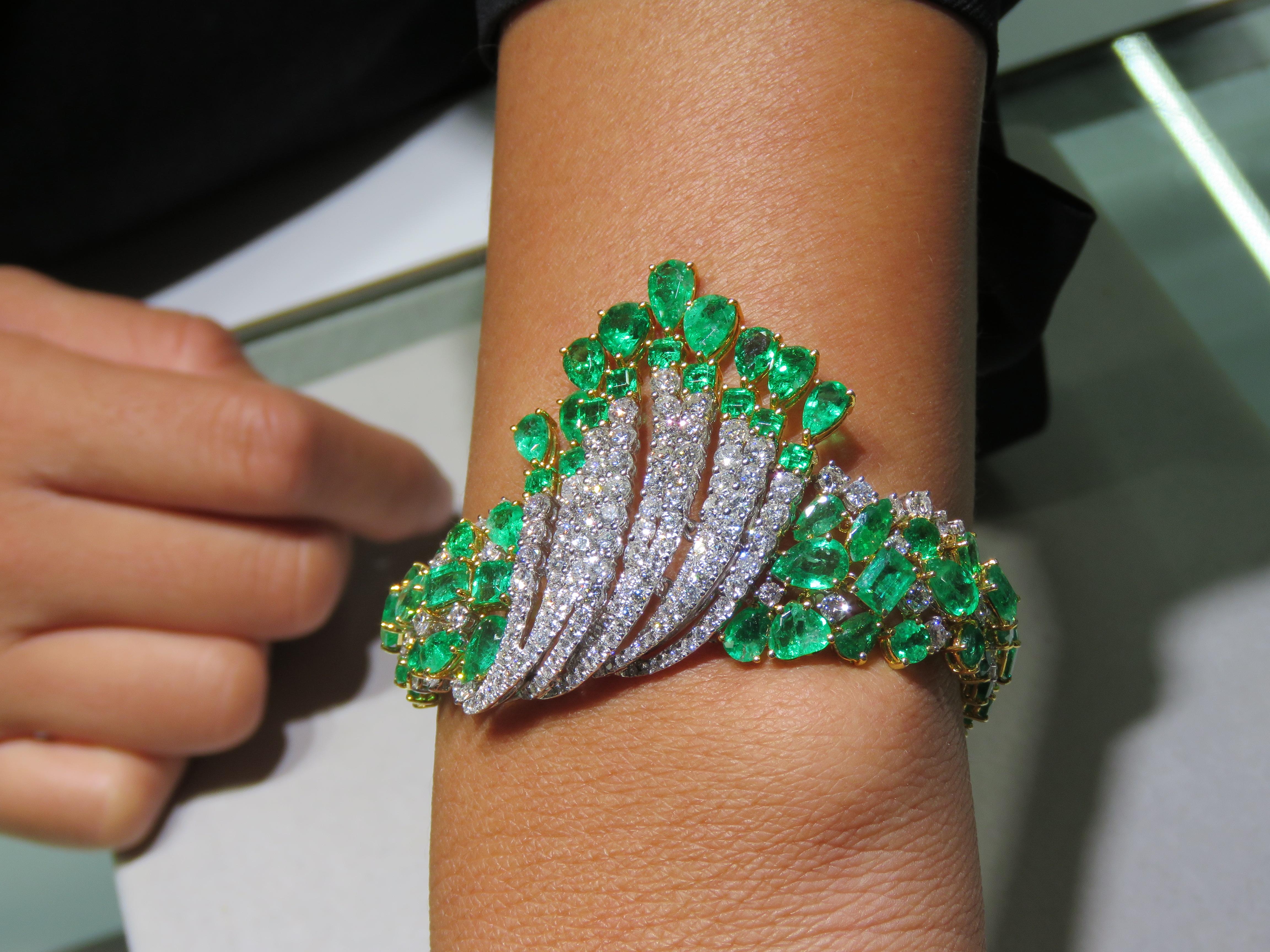 Mixed Cut NWT $210, 000 18KT Gold Fancy Glittering Colombian Emerald Diamond Bracelet  For Sale