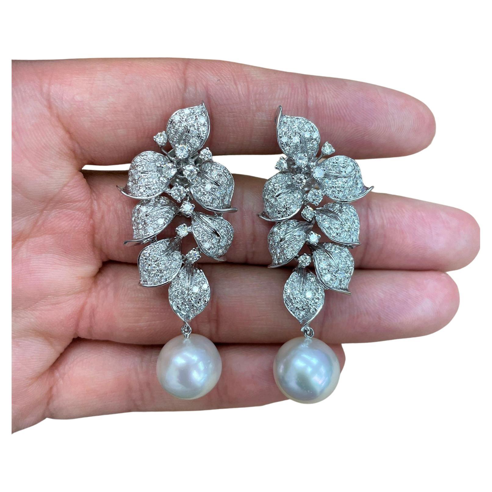 Importantes boucles d'oreilles en or 18 carats avec grande perle des mers du Sud et diamants, 21 500 $, neuves avec étiquette