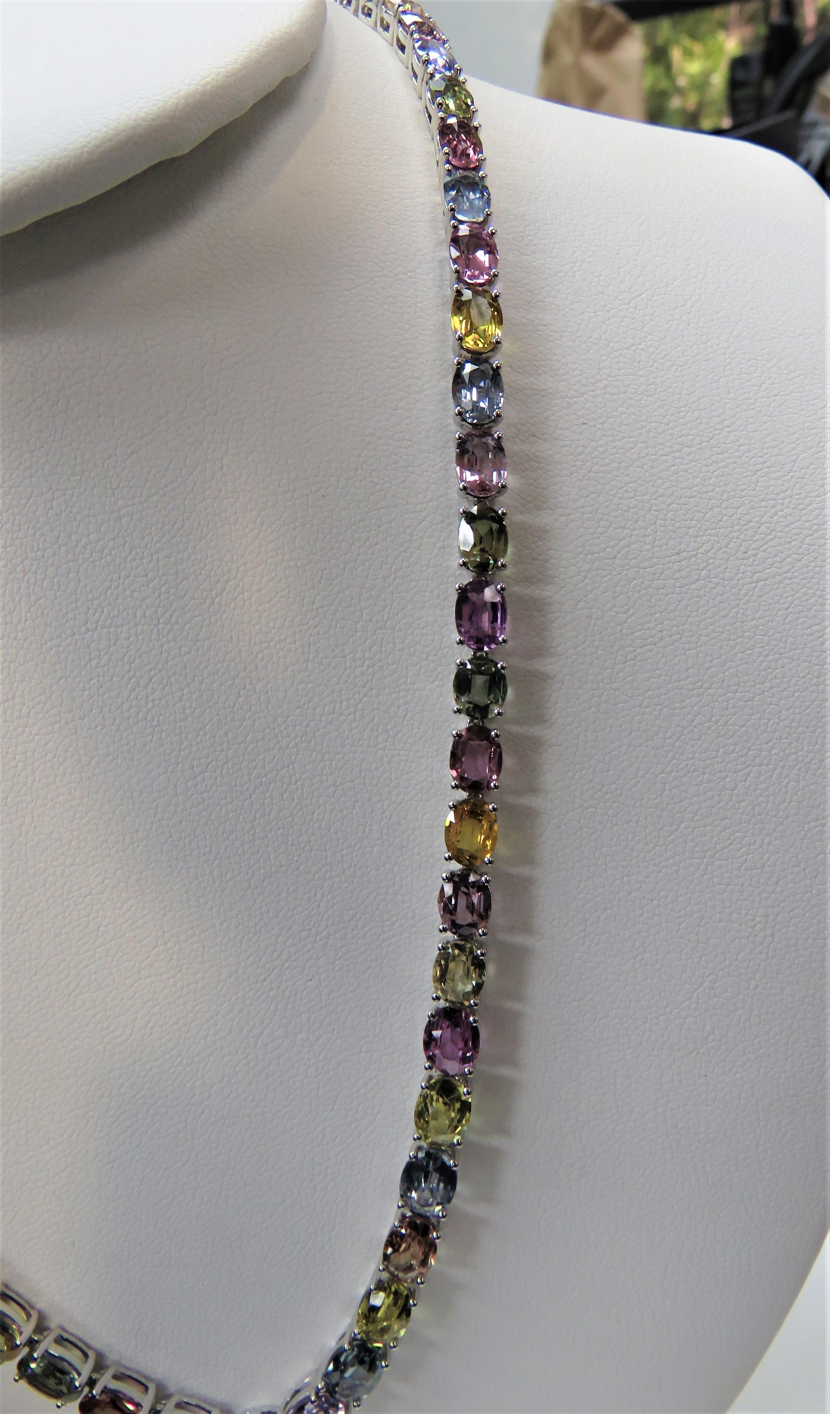 Taglio misto NWT 217, 498 18kt Magnifico Multi Arcobaleno 60 Carati Zaffiro Diamante Collana in vendita