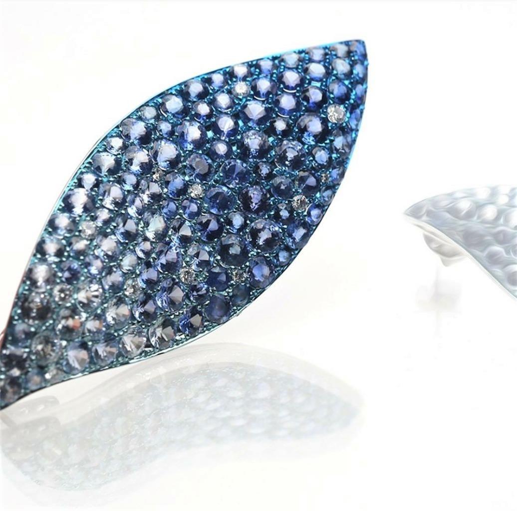Round Cut NWT $22, 000 Important 18KT 27.50CT Fancy Blue Sapphire Diamond Drop Earrings For Sale