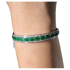 NWT $22, 800 18KT Gold Fancy Glittering Emerald Diamond Bracelet Bangle Cuff