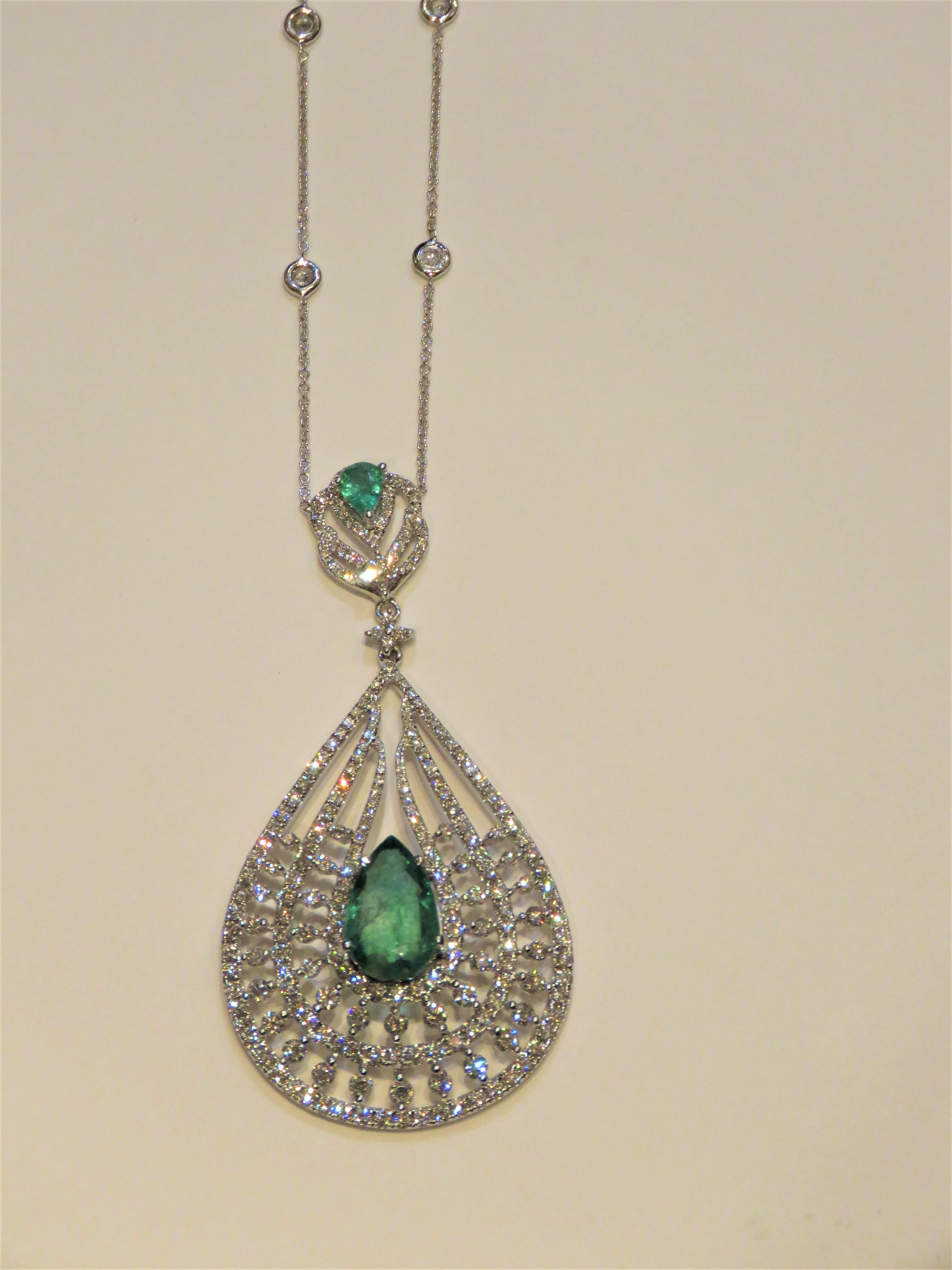 Emerald Cut Nwt 18Kt Gold Glittering Fancy Green Emerald Diamond Pendant Necklace For Sale