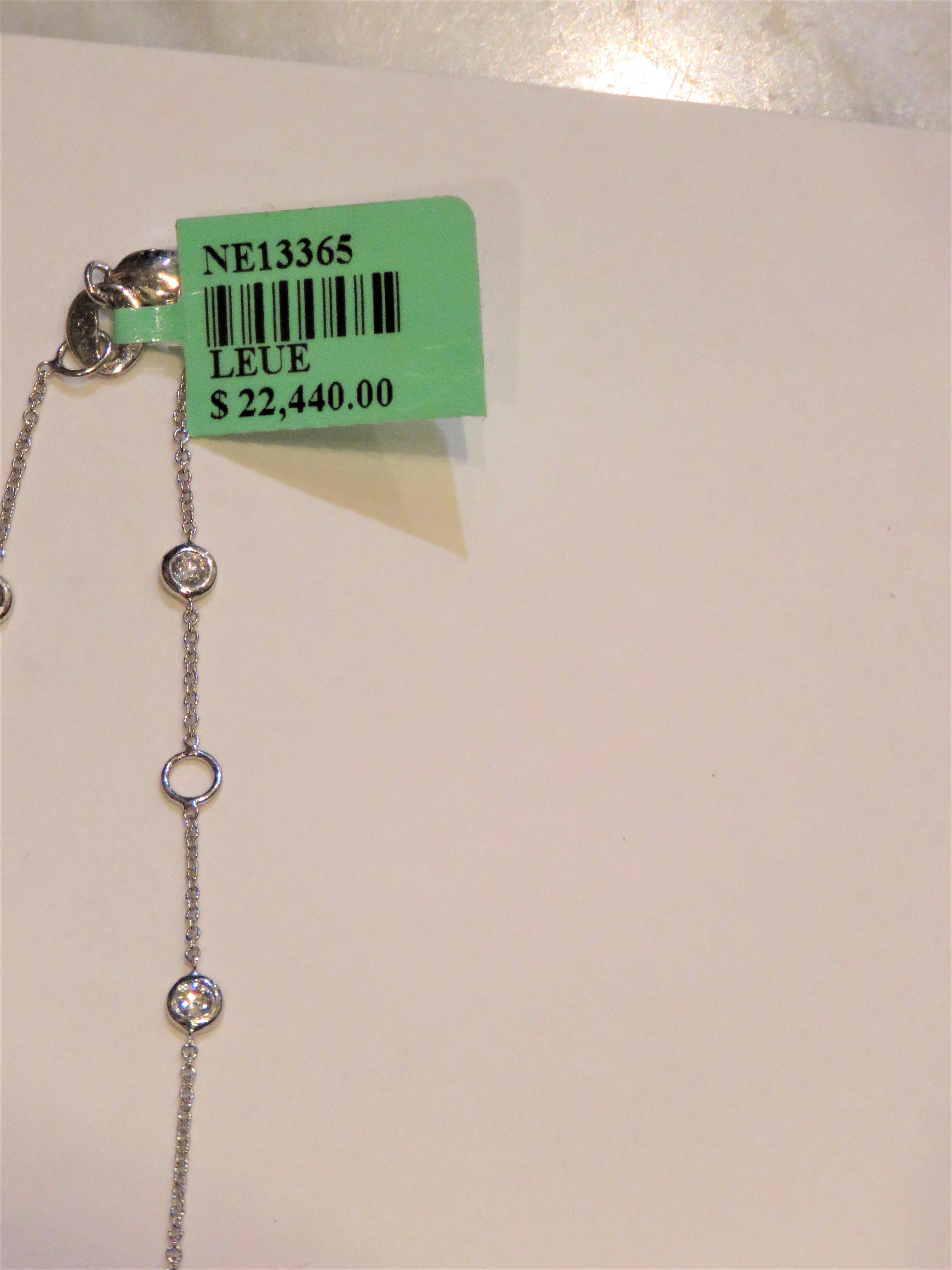Nwt 18Kt Gold Glittering Fancy Green Emerald Diamond Pendant Necklace In New Condition For Sale In New York, NY