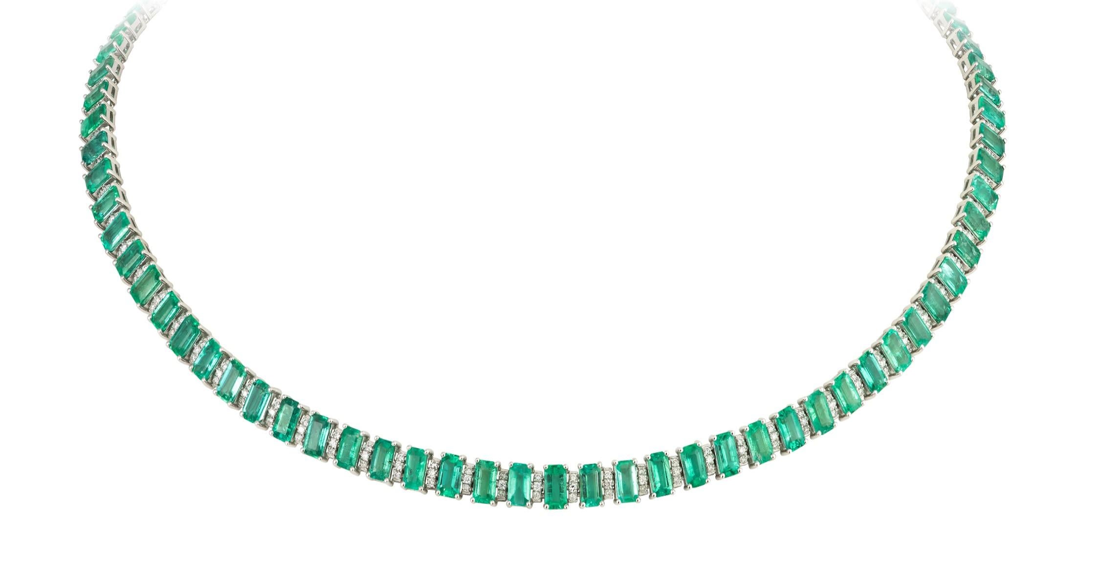 NWT $22,500 18Kt Fancy Large Glittering Fancy 13,50Ct Smaragd Diamant Halskette (Gemischter Schliff)