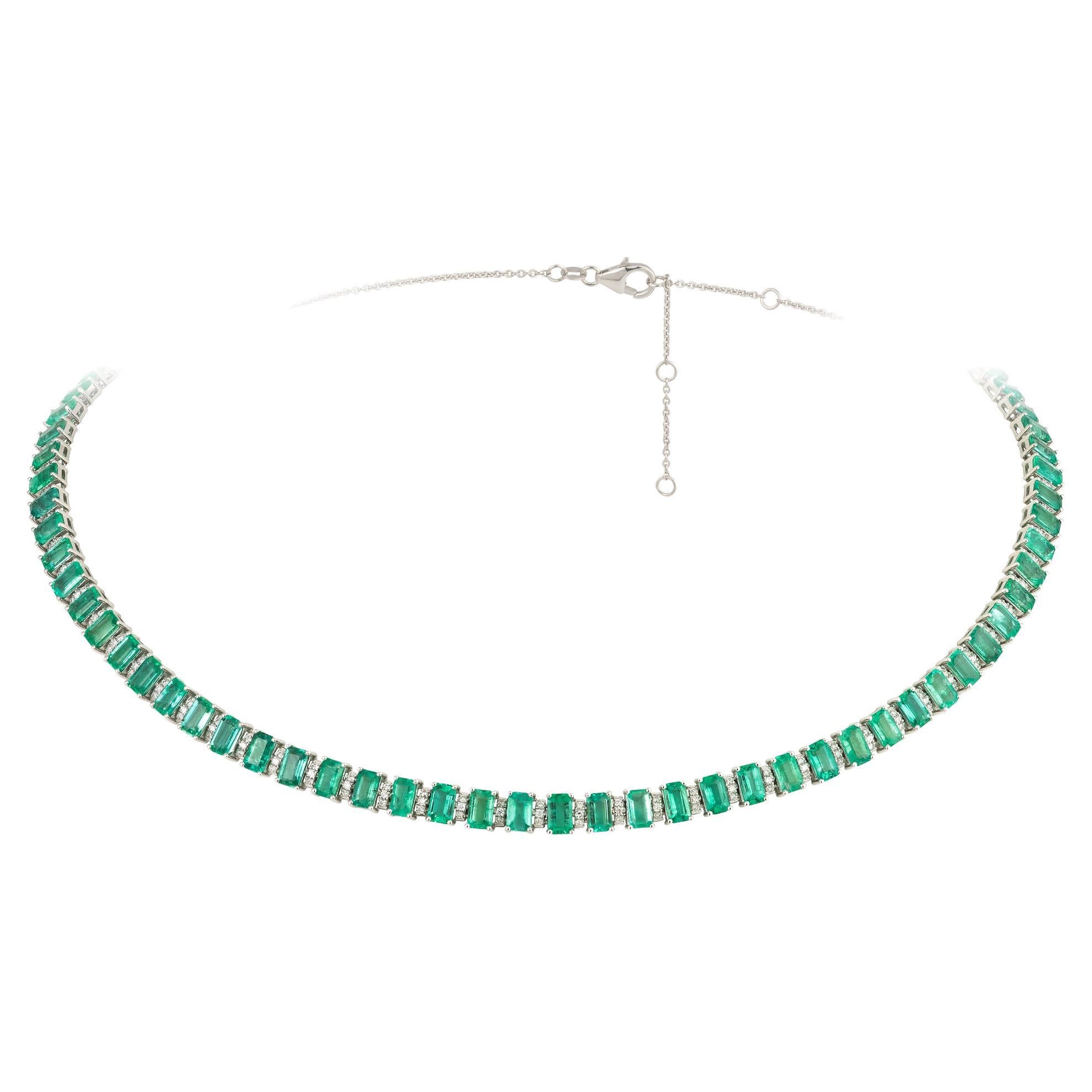 NWT $22, 500 18Kt Fancy Large Glittering Fancy 13.50Ct Emerald Diamond Necklace