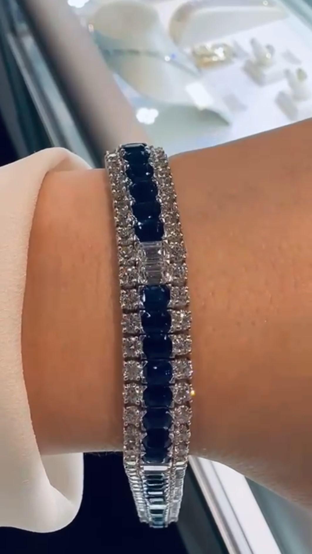 NWT $225, 000 Rare Platinum 30 Ct Gorgeous Blue Ceylon Sapphire Diamond Bracelet In New Condition For Sale In New York, NY