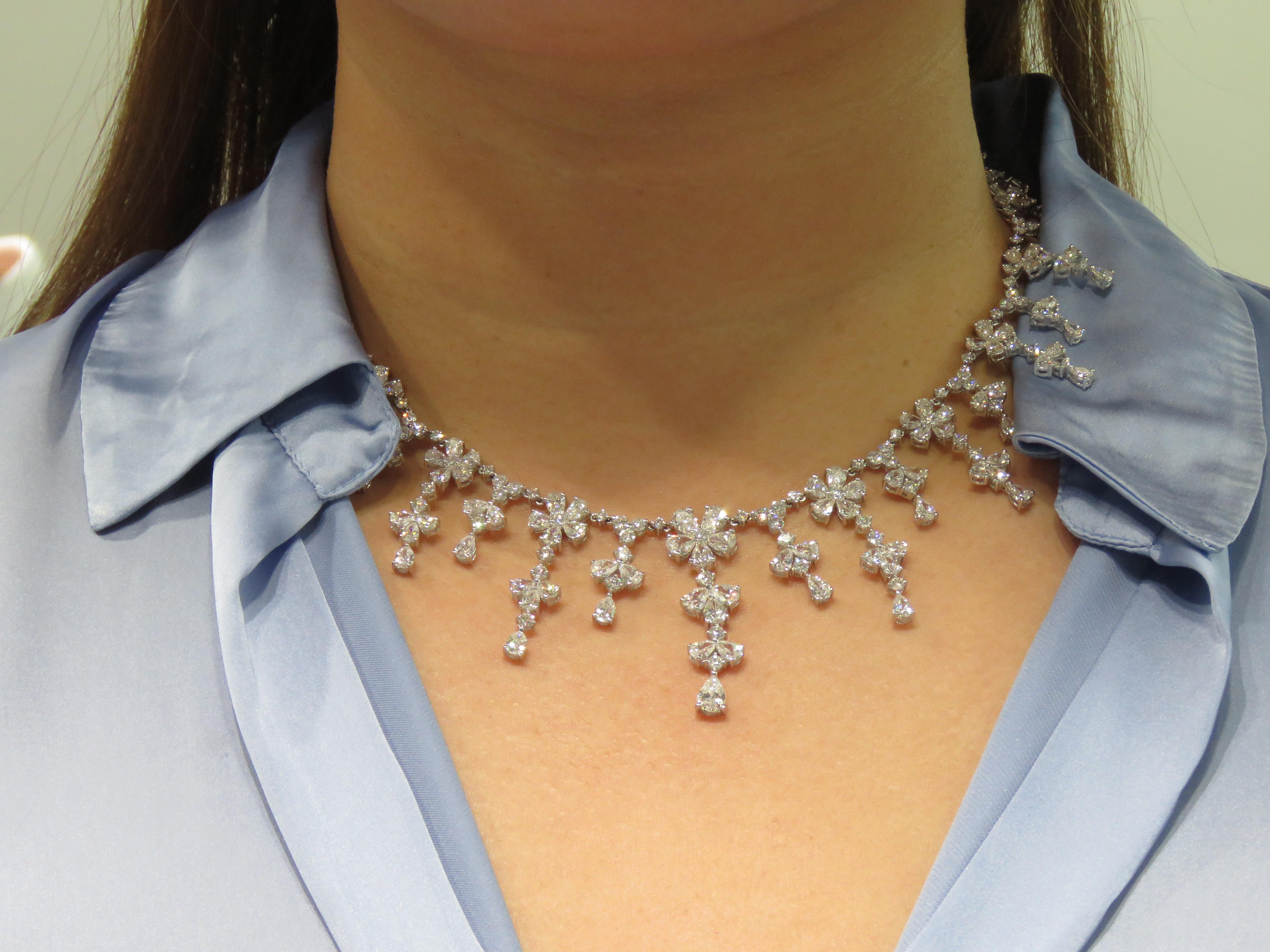 NWT 228 000 rare, magnifique collier fantaisie en or 18 carats pailleté en vente 2
