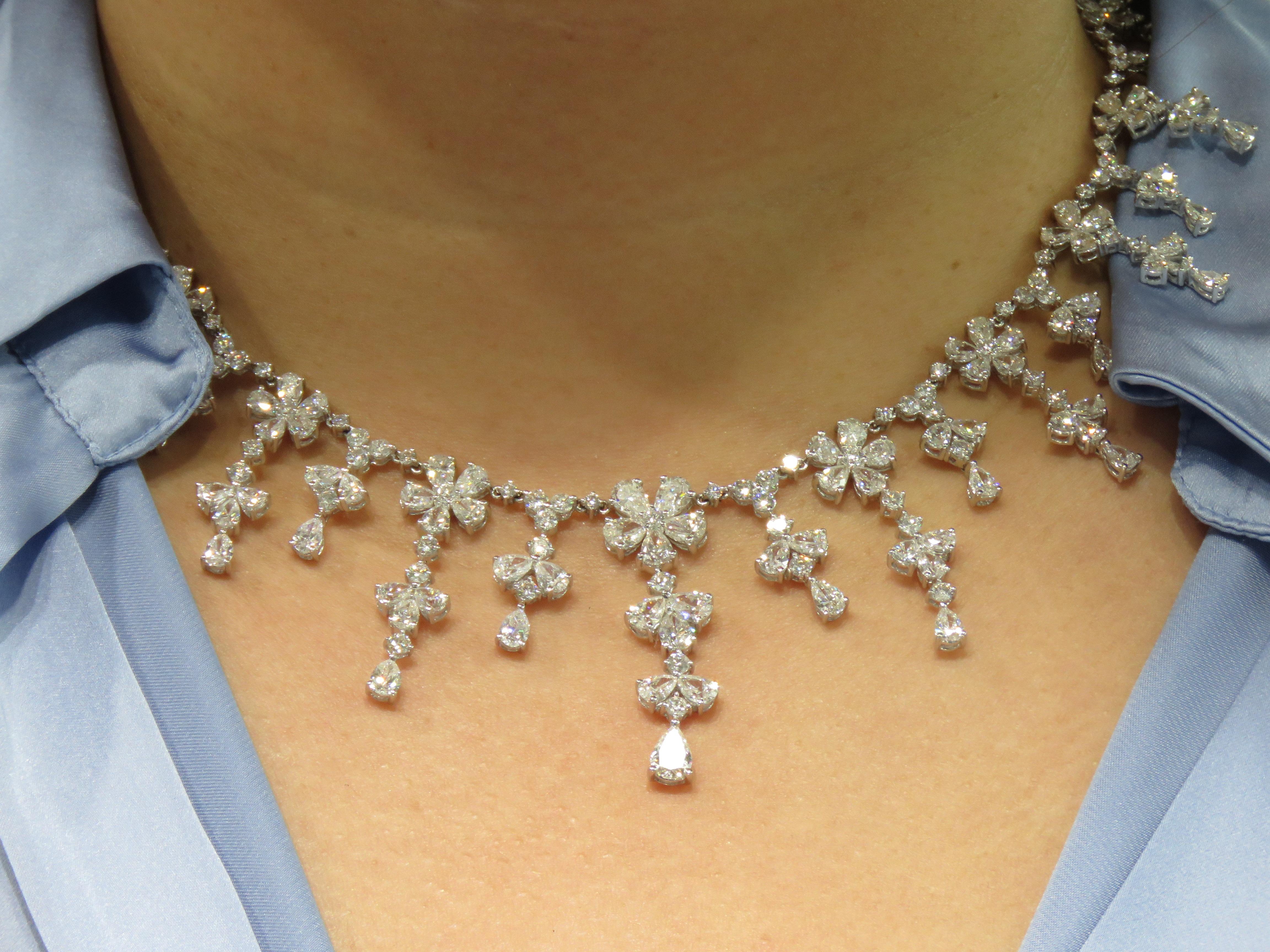 NWT 228 000 rare, magnifique collier fantaisie en or 18 carats pailleté en vente 3