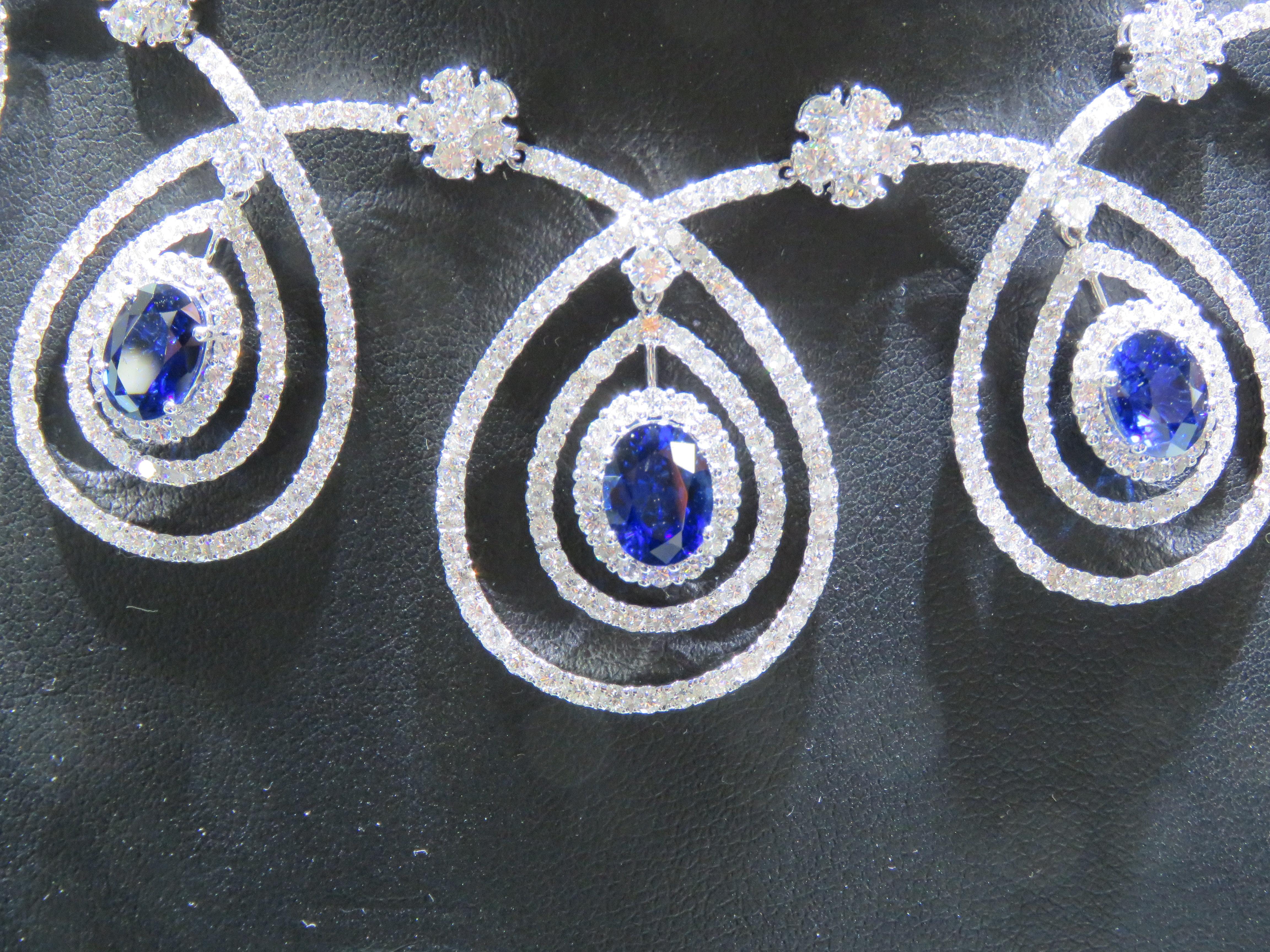 Taglio misto NWT $229.000 Splendida collana di diamanti con zaffiro Fancy Ceppylon in oro 18KT 40CT in vendita