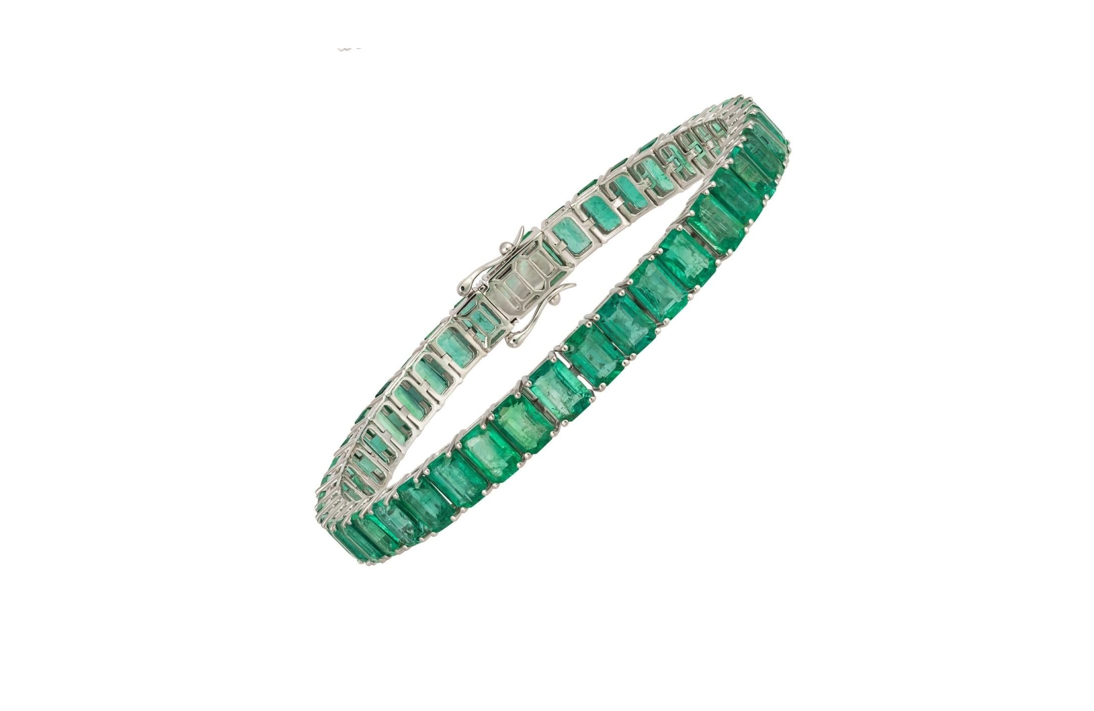Taille émeraude Nwt $23, 500 18kt Gold Glittering Fancy Green Emerald Eternity Tennis Bracelet en vente