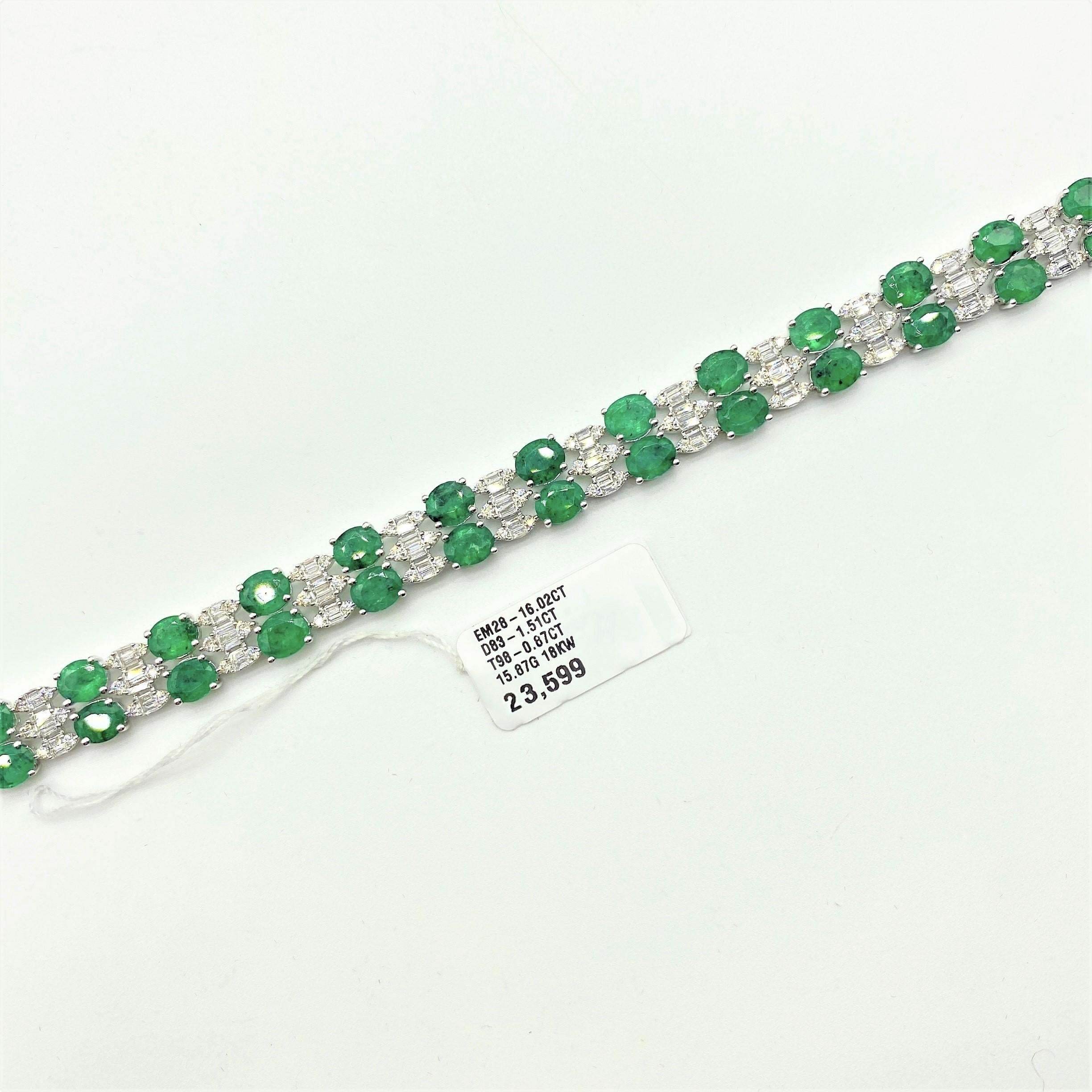 NWT $23, 599 18KT Gold Fancy Glittering 18.50CT Green Emerald Diamond Bracelet In New Condition For Sale In New York, NY