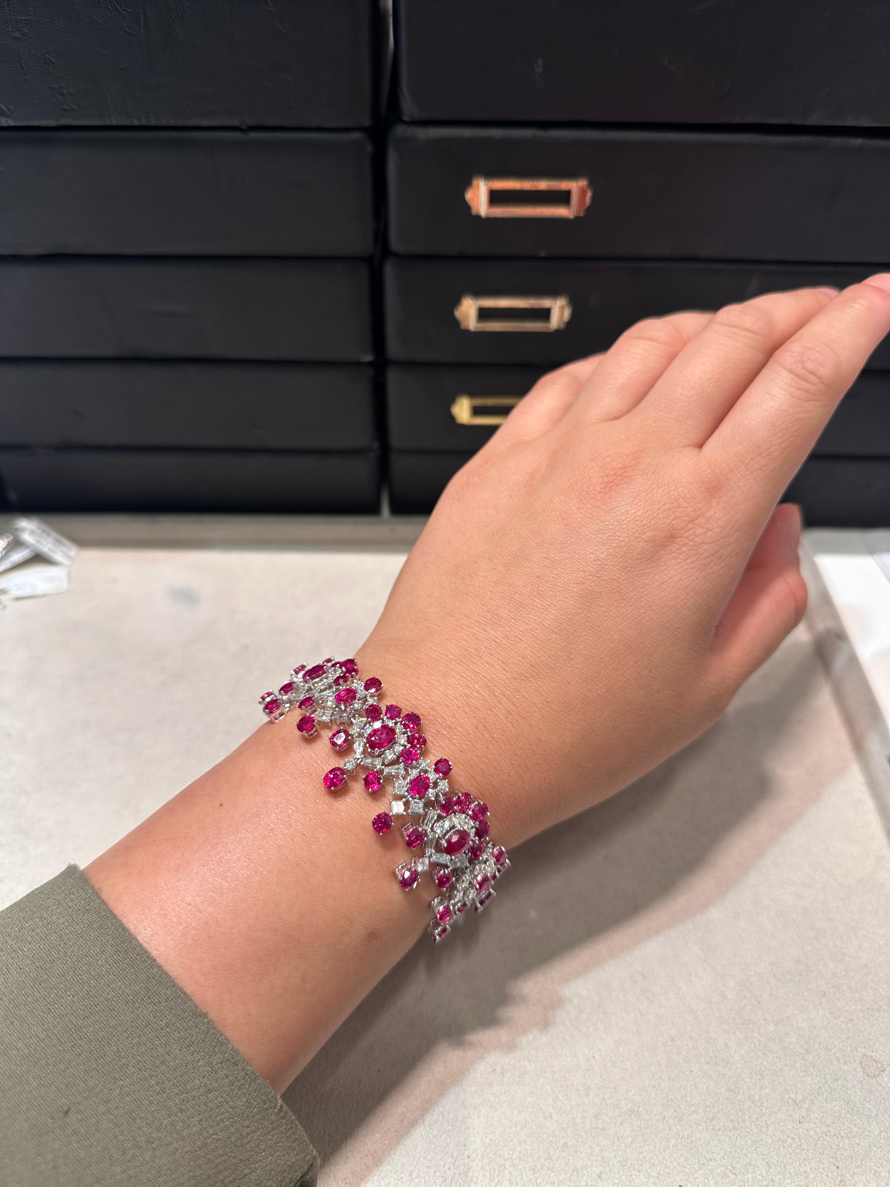 NWT $230, 000 Fancy 18KT Gold 45CT Rare Natural Burmese Ruby Diamond Bracelet In New Condition For Sale In New York, NY