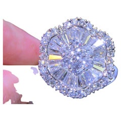 NWT $23,000 Seltener 18KT Gold Wunderschöner Fancy großer Blumen-Diamant-Ring