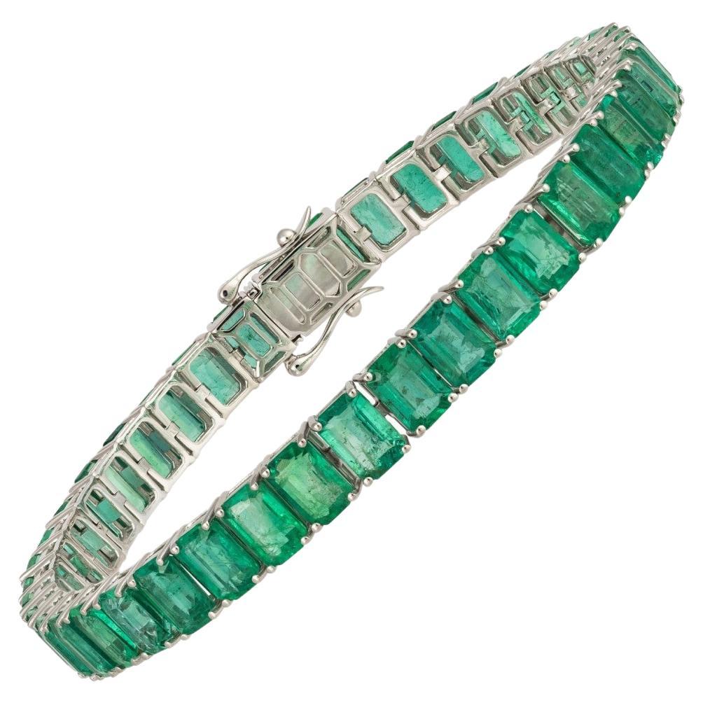 Nwt $23, 500 18kt Gold Glittering Fancy Green Emerald Eternity Tennis Bracelet For Sale