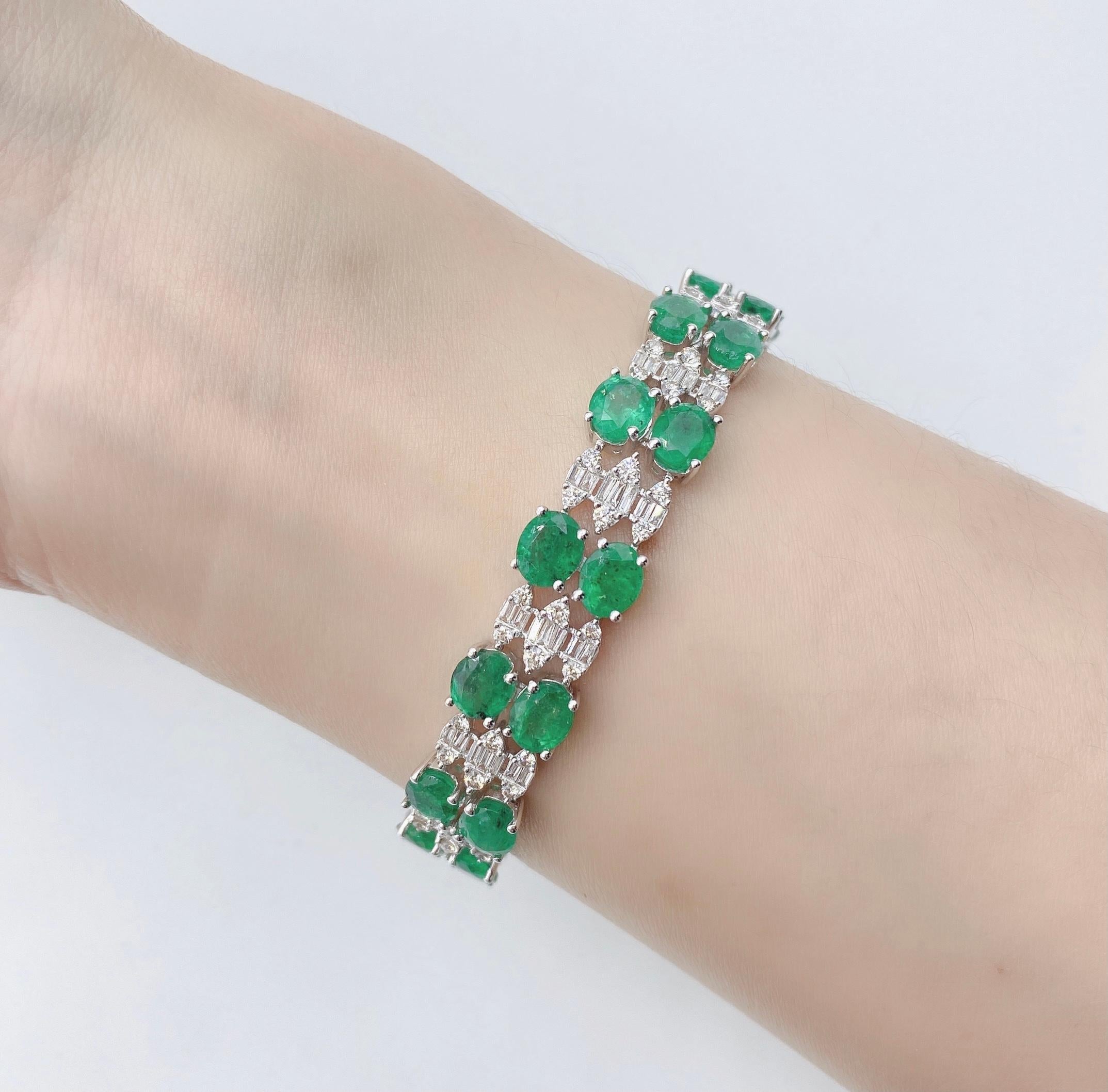 Mixed Cut NWT $23, 599 18KT Gold Fancy Glittering 18.50CT Green Emerald Diamond Bracelet